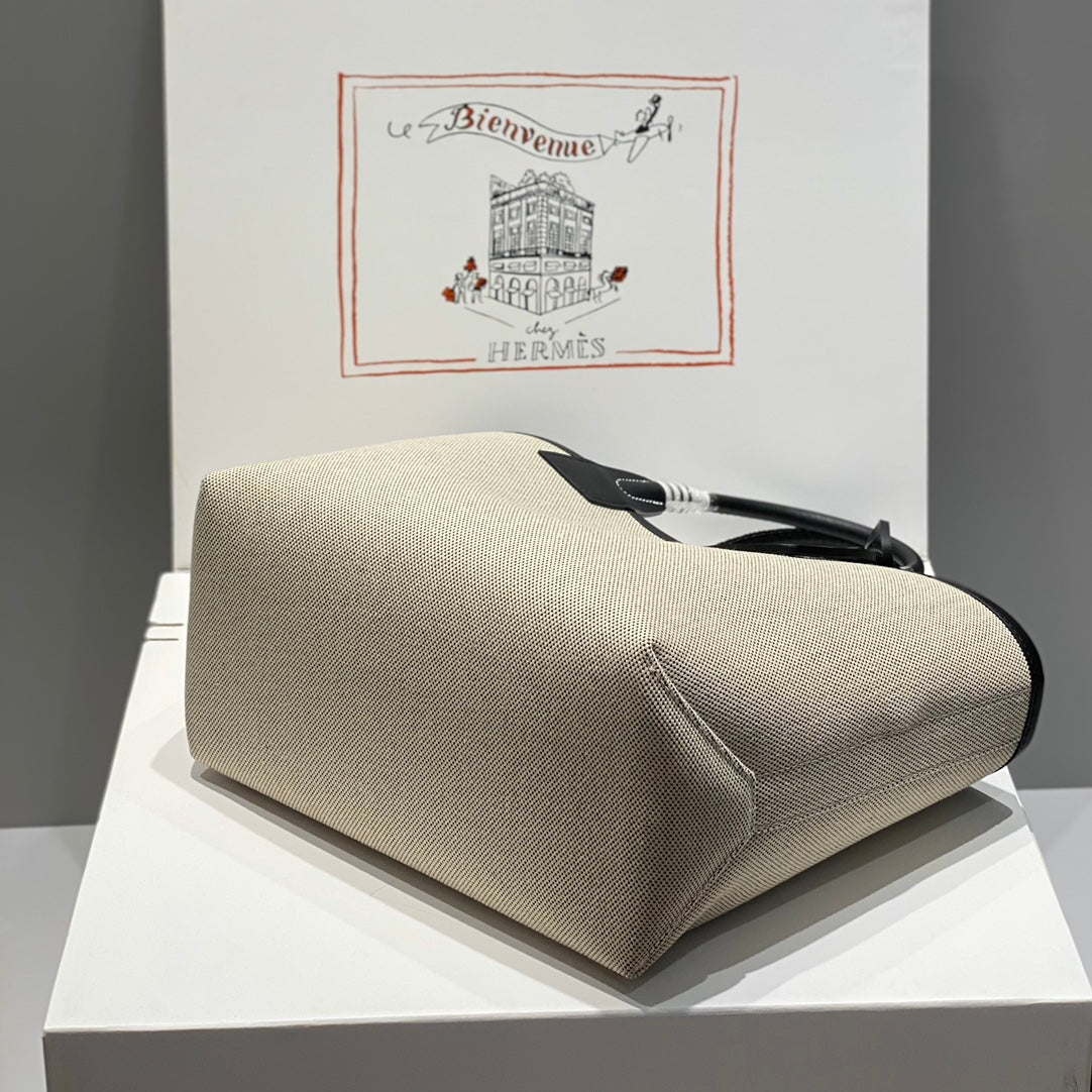 Bolso HM Steeple 28 de piel de becerro negra y lona blanca