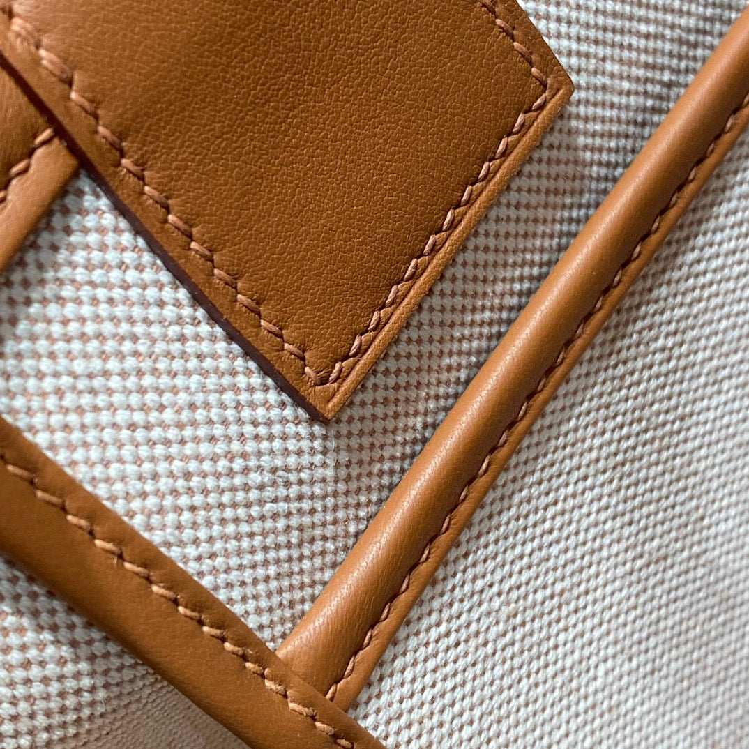 Bolso HM Steeple 28 de piel de becerro marrón y lona blanca
