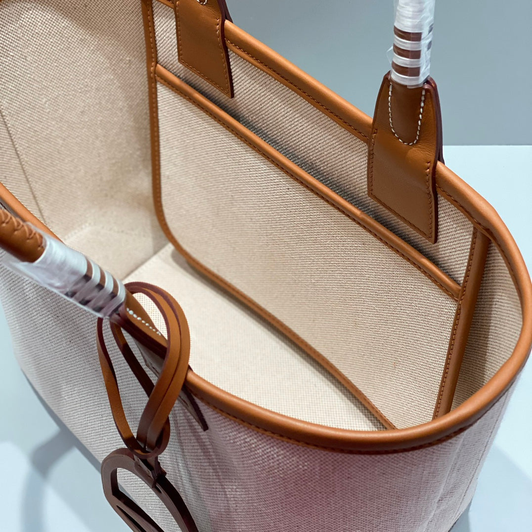 Bolso HM Steeple 28 de piel de becerro marrón y lona blanca