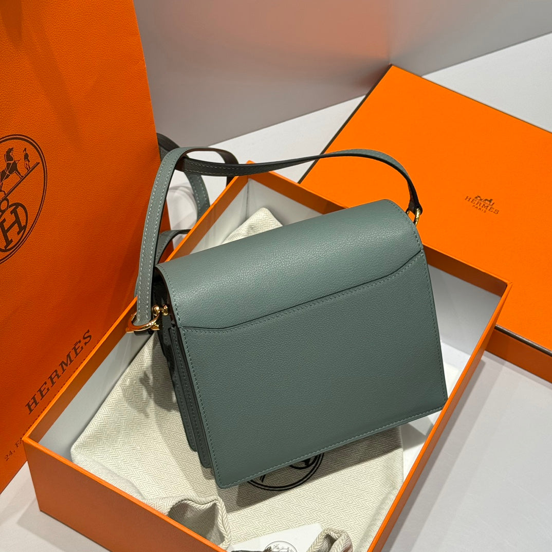 HM SAC ROULIS 18 ALMOND GREEN EVERCOLOR CALFSKIN 237566