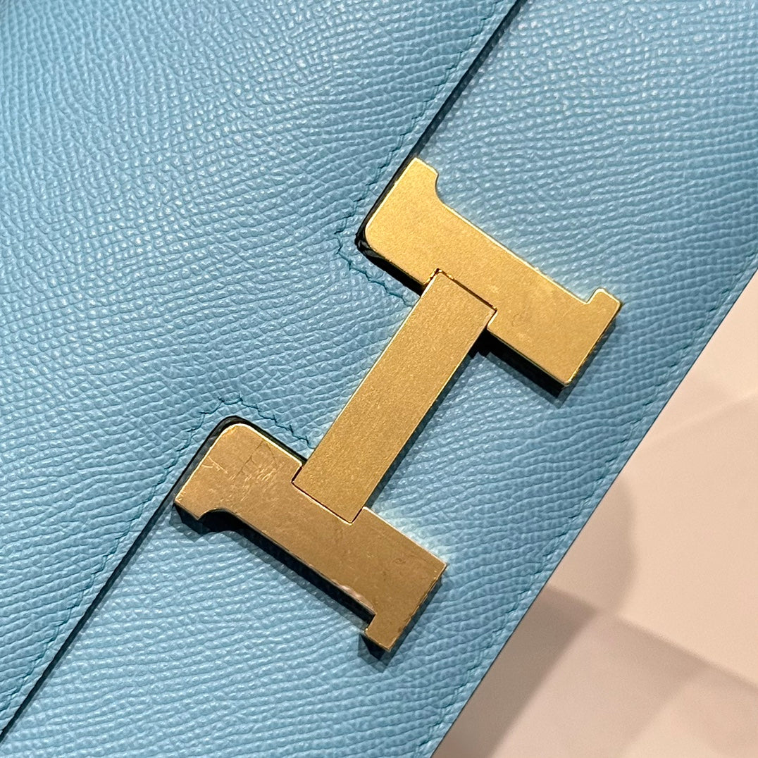 Reloj HM Constance Elan 24 días azul cielo Epsom con herrajes dorados 237338
