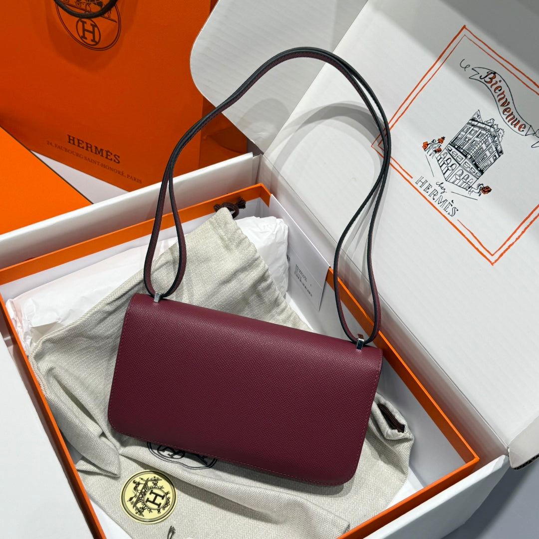 HM Constance Elan 24 Sangria Red Epsom Herrajes plateados 237349