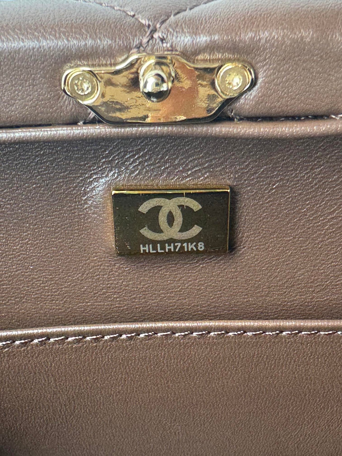 PETIT SAC BOÎTE 18 PO EN CUIR D'AGNEAU CHOCOLAT QUINCAILLERIE DORÉ