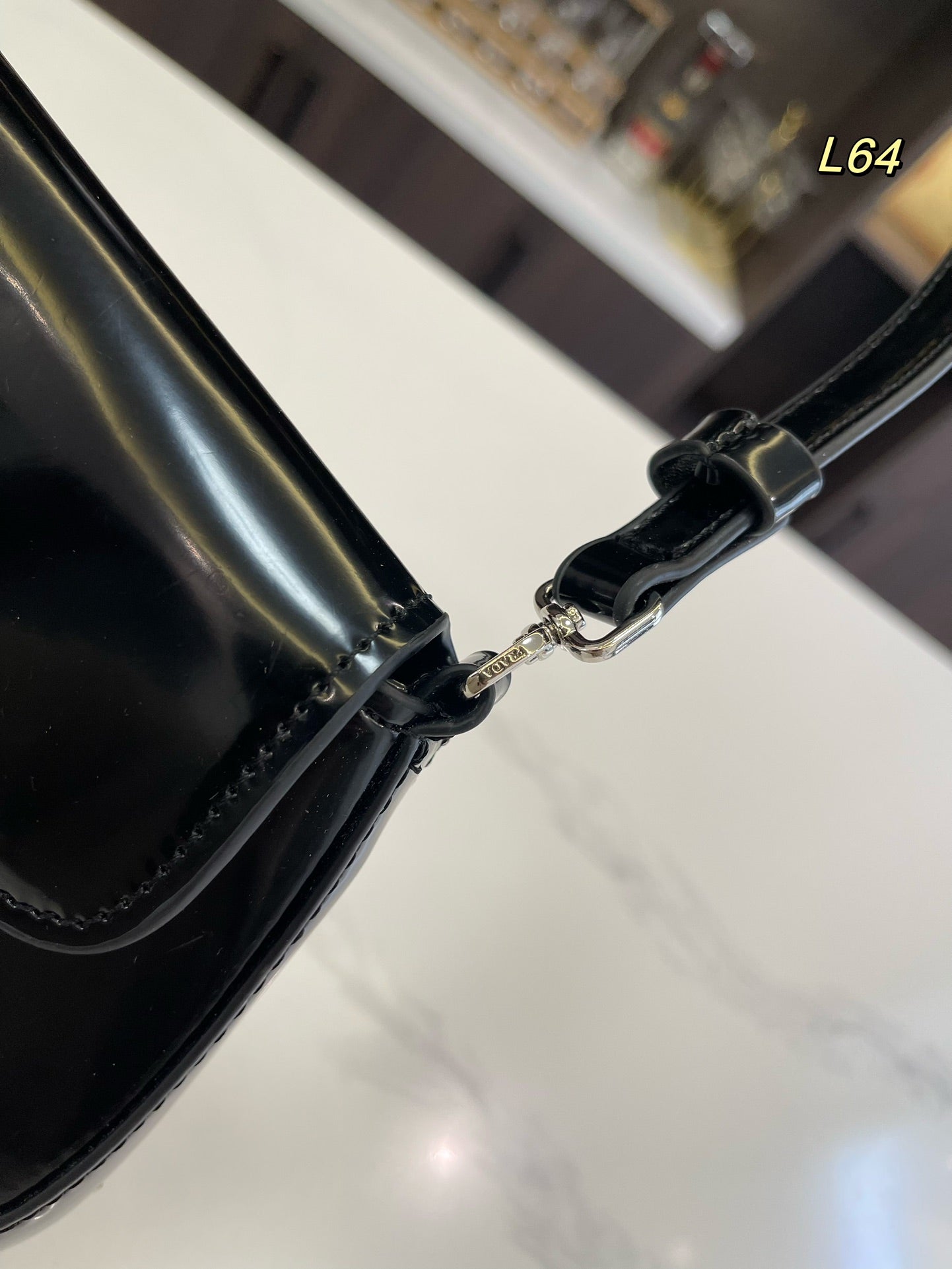 SAC À BANDOULIÈRE À RABAT PRA 25 CLEO EN CUIR BROSSÉ NOIR