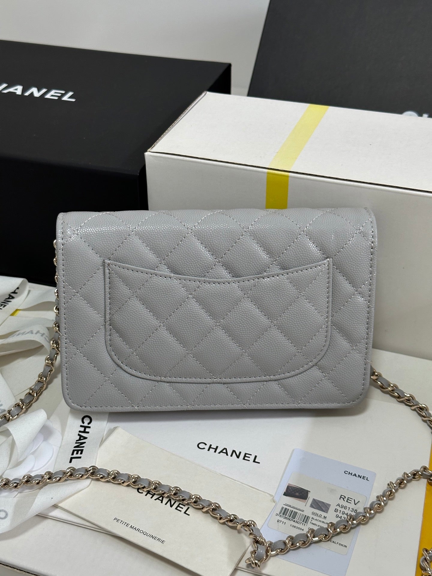 Cartera CC 25P con cadena de 19 cm, piel de vaca gris claro, corazón con diamantes de imitación 243598