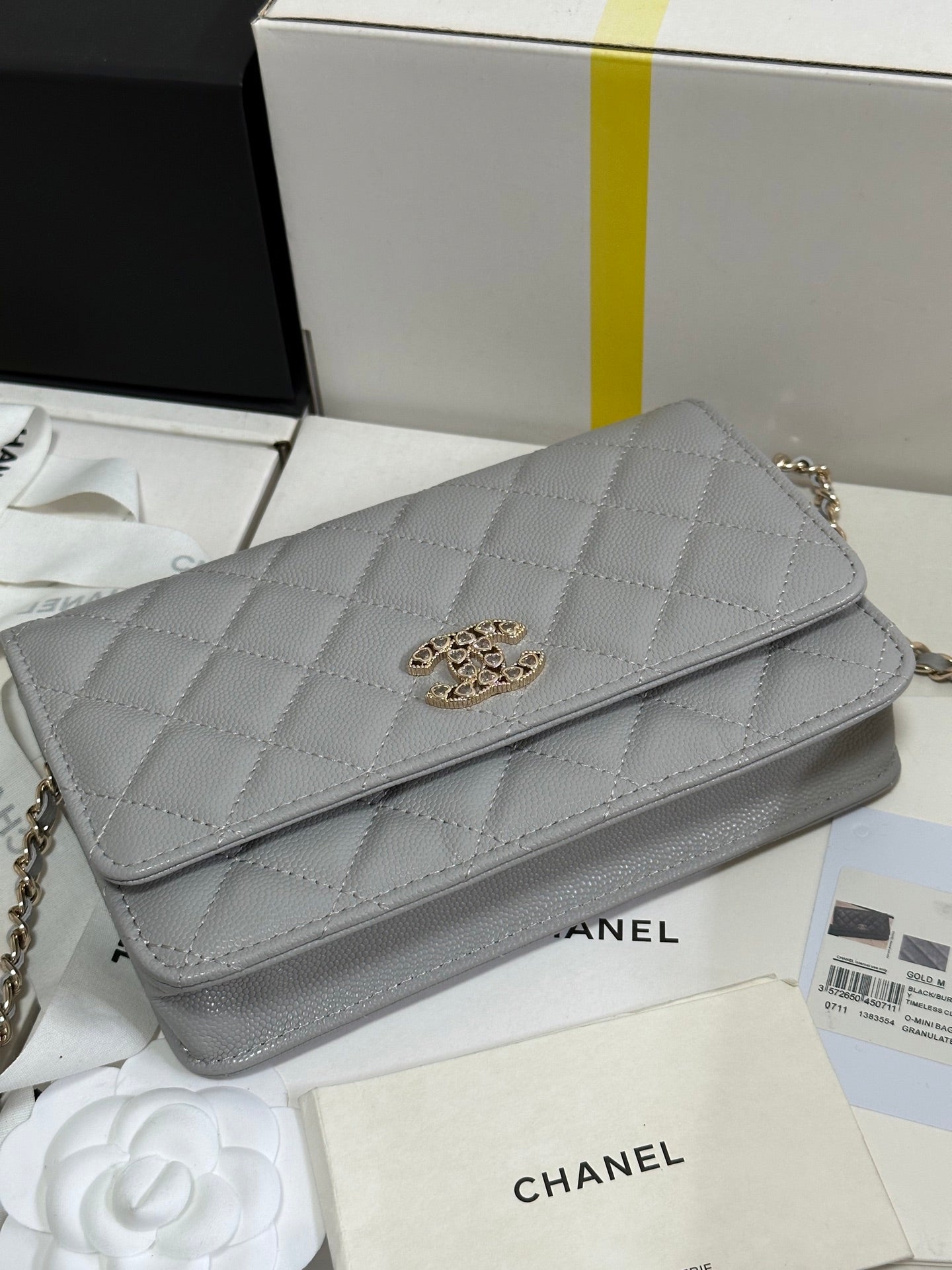 Cartera CC 25P con cadena de 19 cm, piel de vaca gris claro, corazón con diamantes de imitación 243598