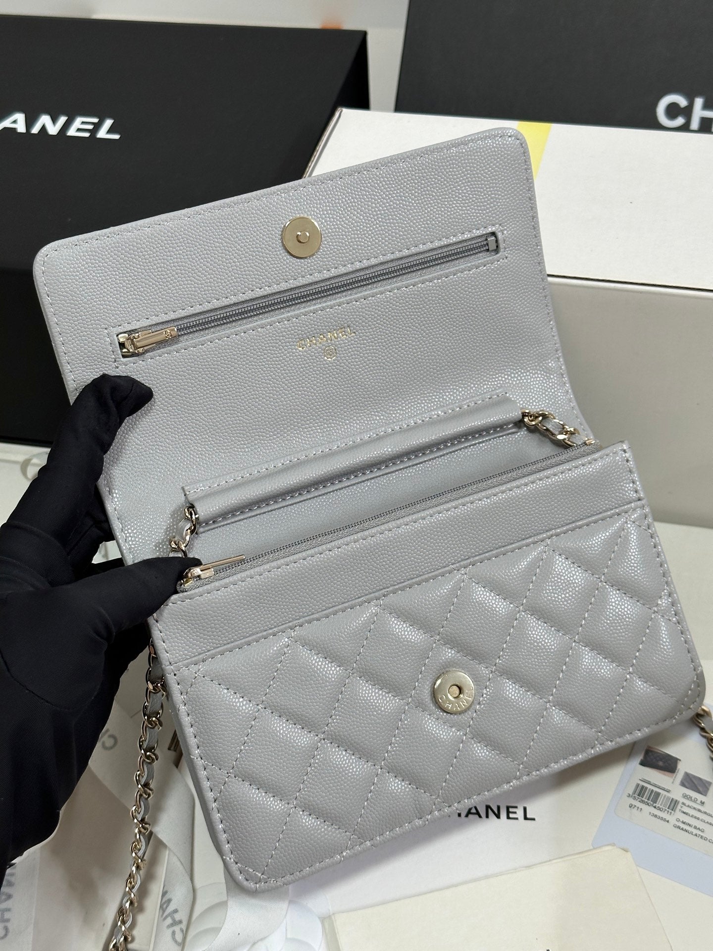 Cartera CC 25P con cadena de 19 cm, piel de vaca gris claro, corazón con diamantes de imitación 243598