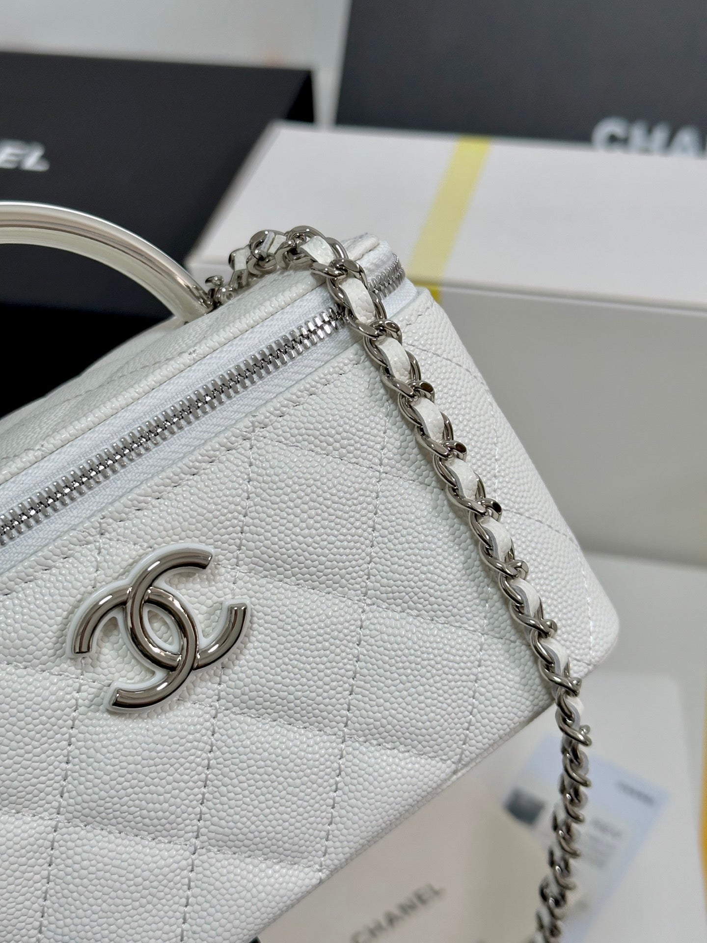 Neceser CC 25P de 17 cm, piel blanca, herrajes plateados 243460