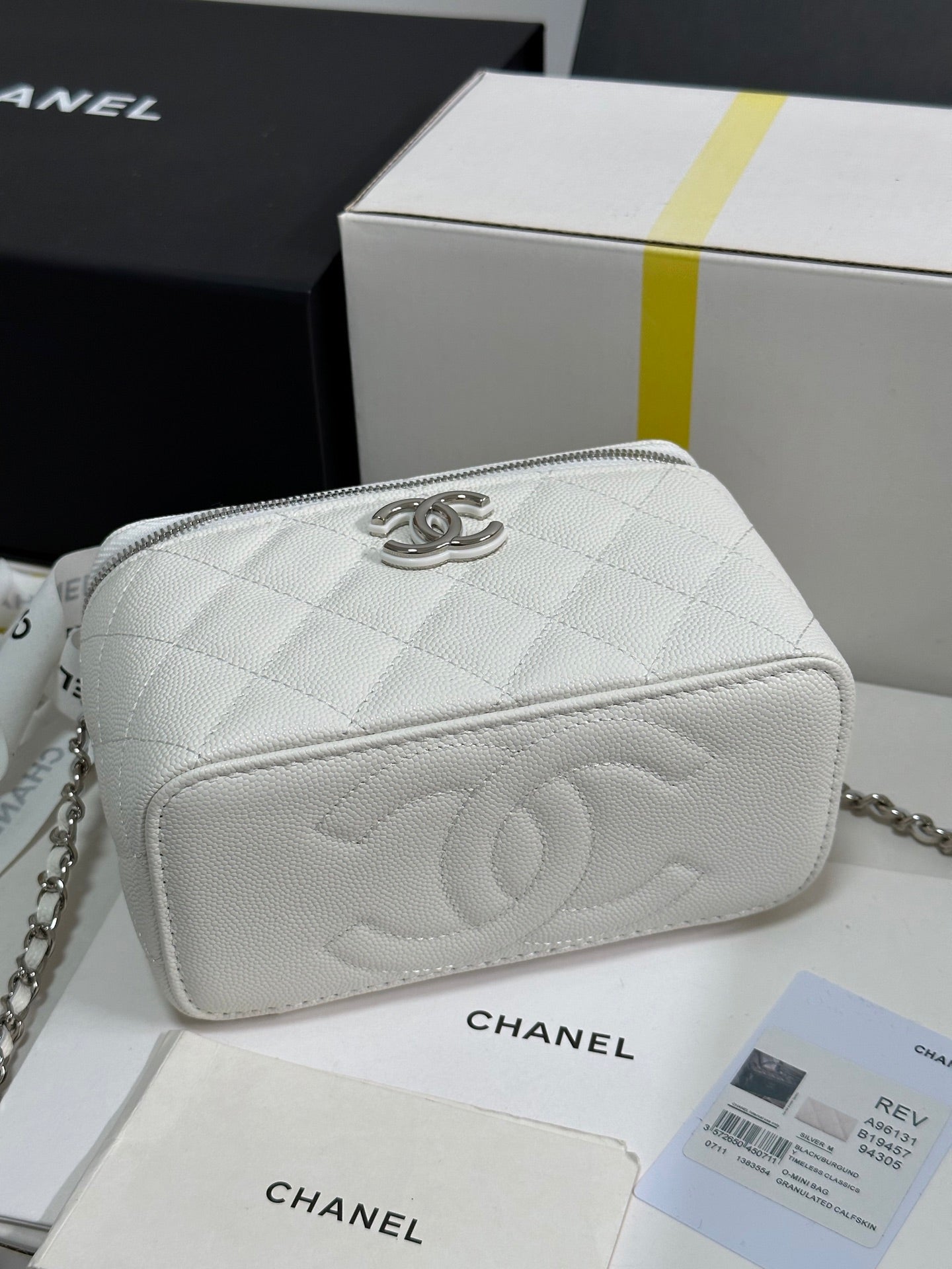 Neceser CC 25P de 17 cm, piel blanca, herrajes plateados 243460