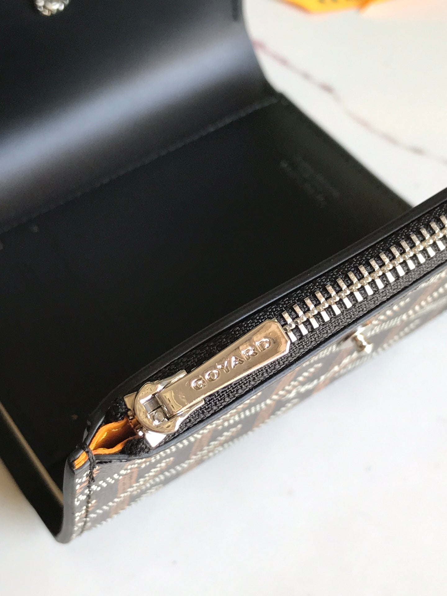 CARTERA SAINT-GABRIEL 12 EN PIEL DE BECERRO NEGRA Y LONA GOYARDINE