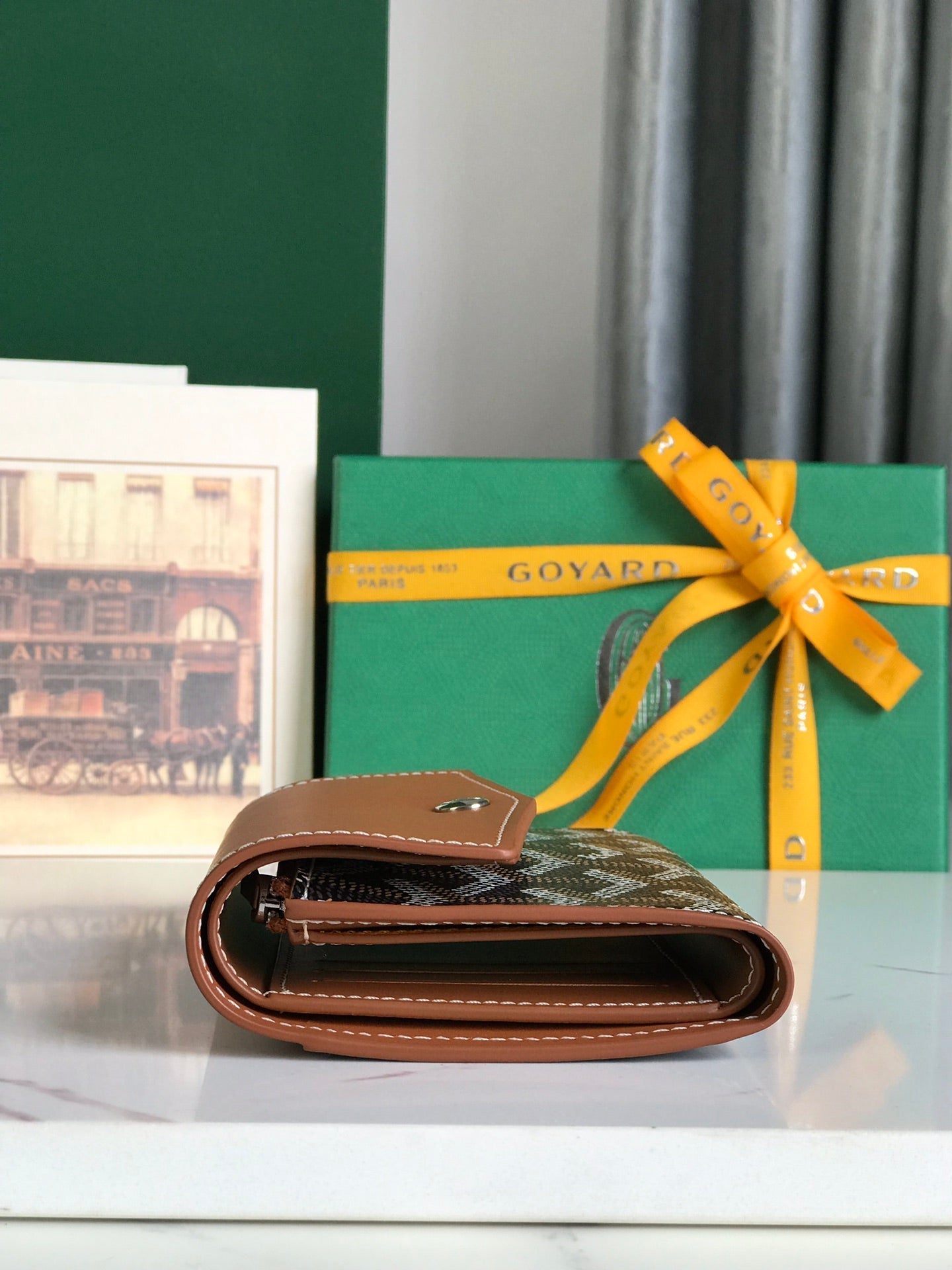 CARTERA SAINT-GABRIEL 12 EN PIEL DE BECERRO COLOR MARRÓN Y LONA GOYARDINE NEGRA