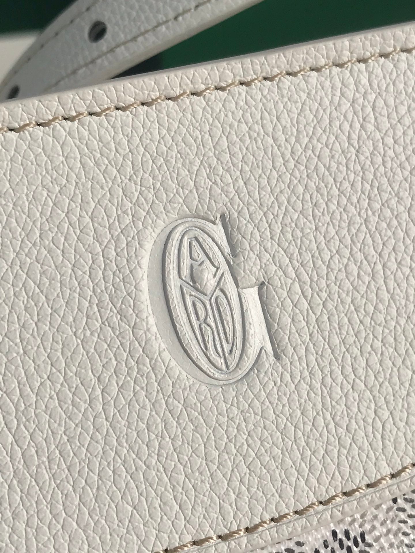 BOLSO HIRONDELLE 25 DE PIEL DE CORDERO BLANCO Y LONA GOYARDINA