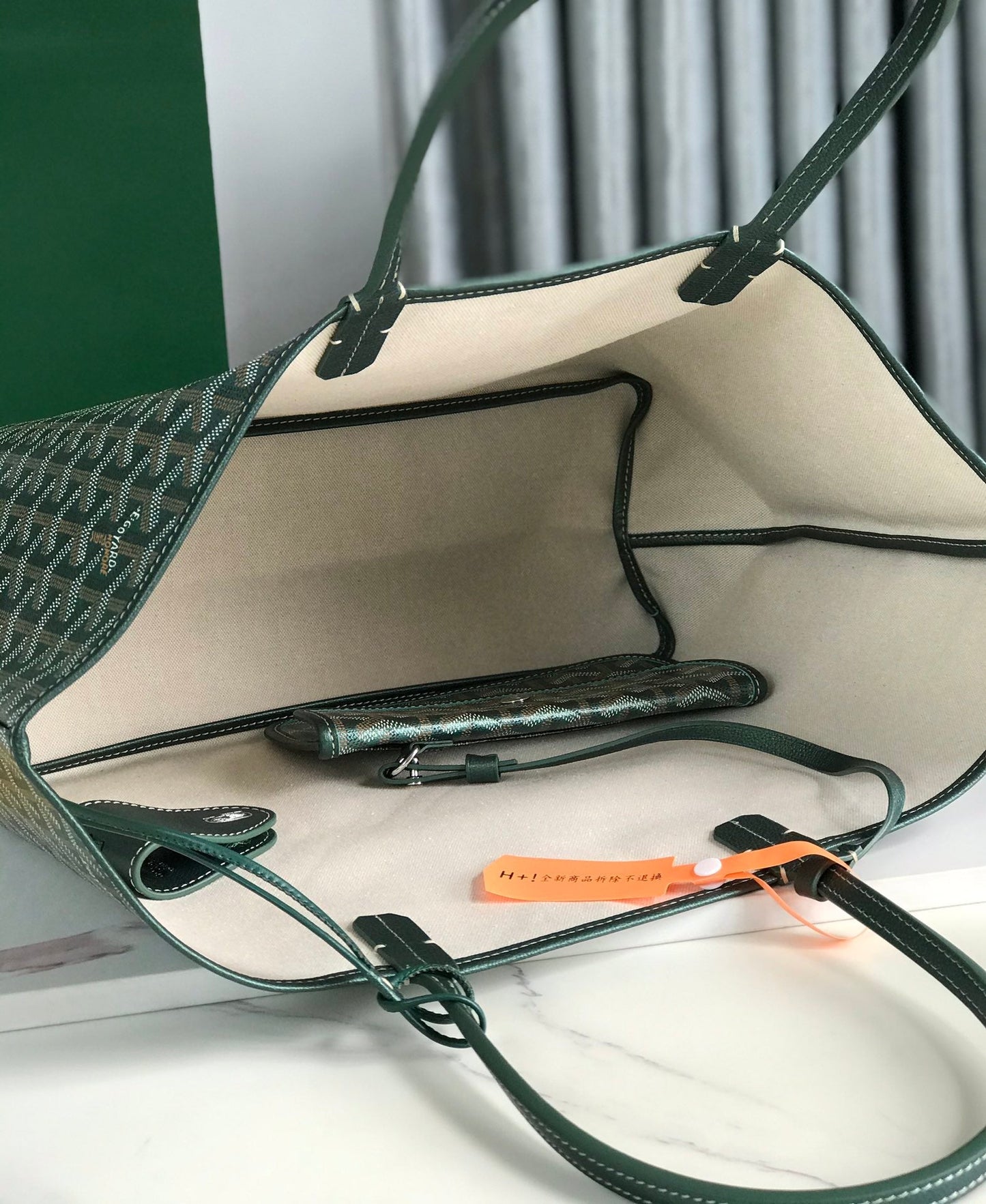 Bolso Saint Louis PM de 34 cm en lona verde con estampado de chevrolet y piel de becerro
