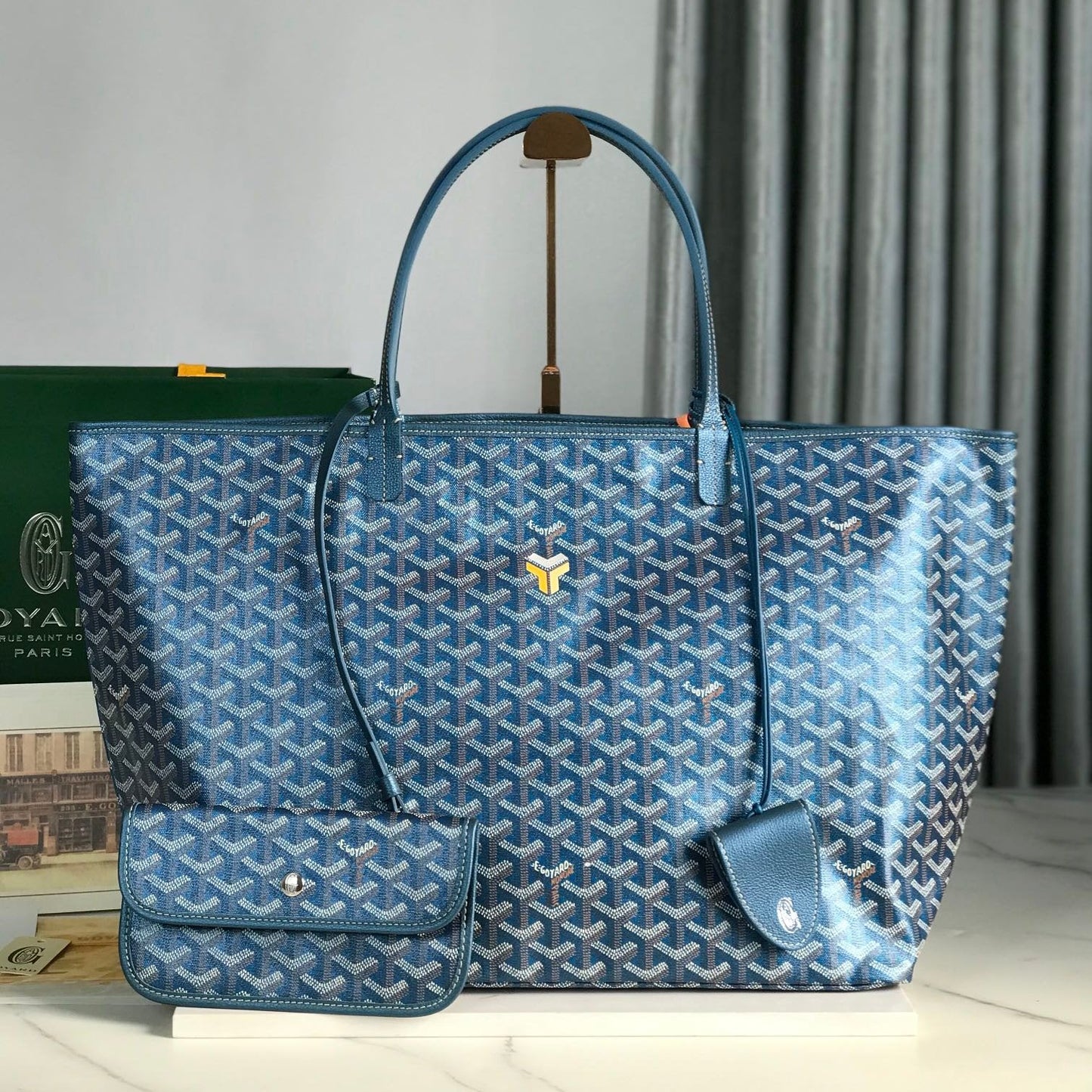 Bolso GM Saint Louis de 40 cm en lona azul marino con estampado de chevrolet y piel de becerro