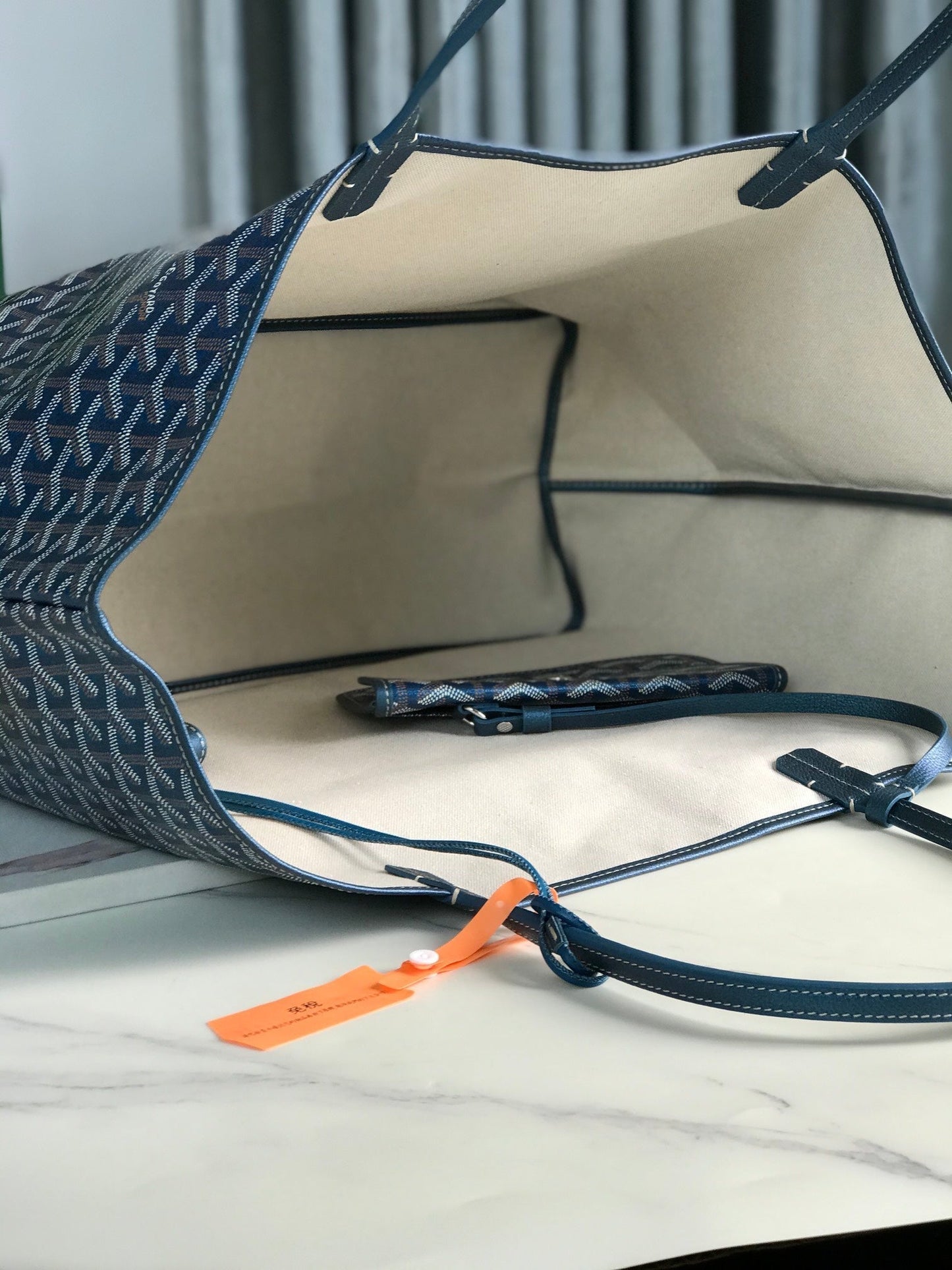 Bolso GM Saint Louis de 40 cm en lona azul marino con estampado de chevrolet y piel de becerro