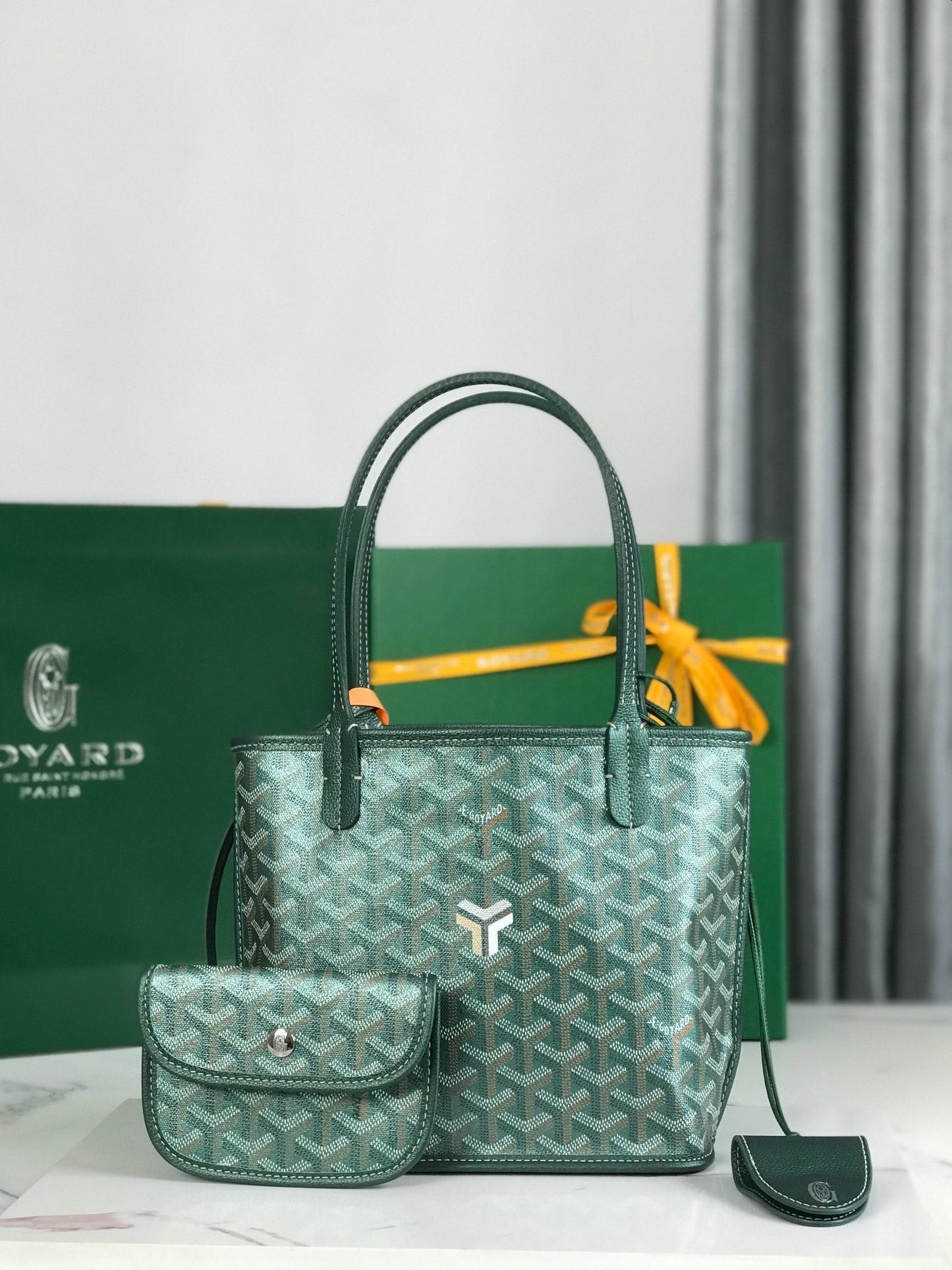 BOLSO ANJOU MINI 20 EN PIEL DE BECERRO VERDE Y LONA GOYARDINE