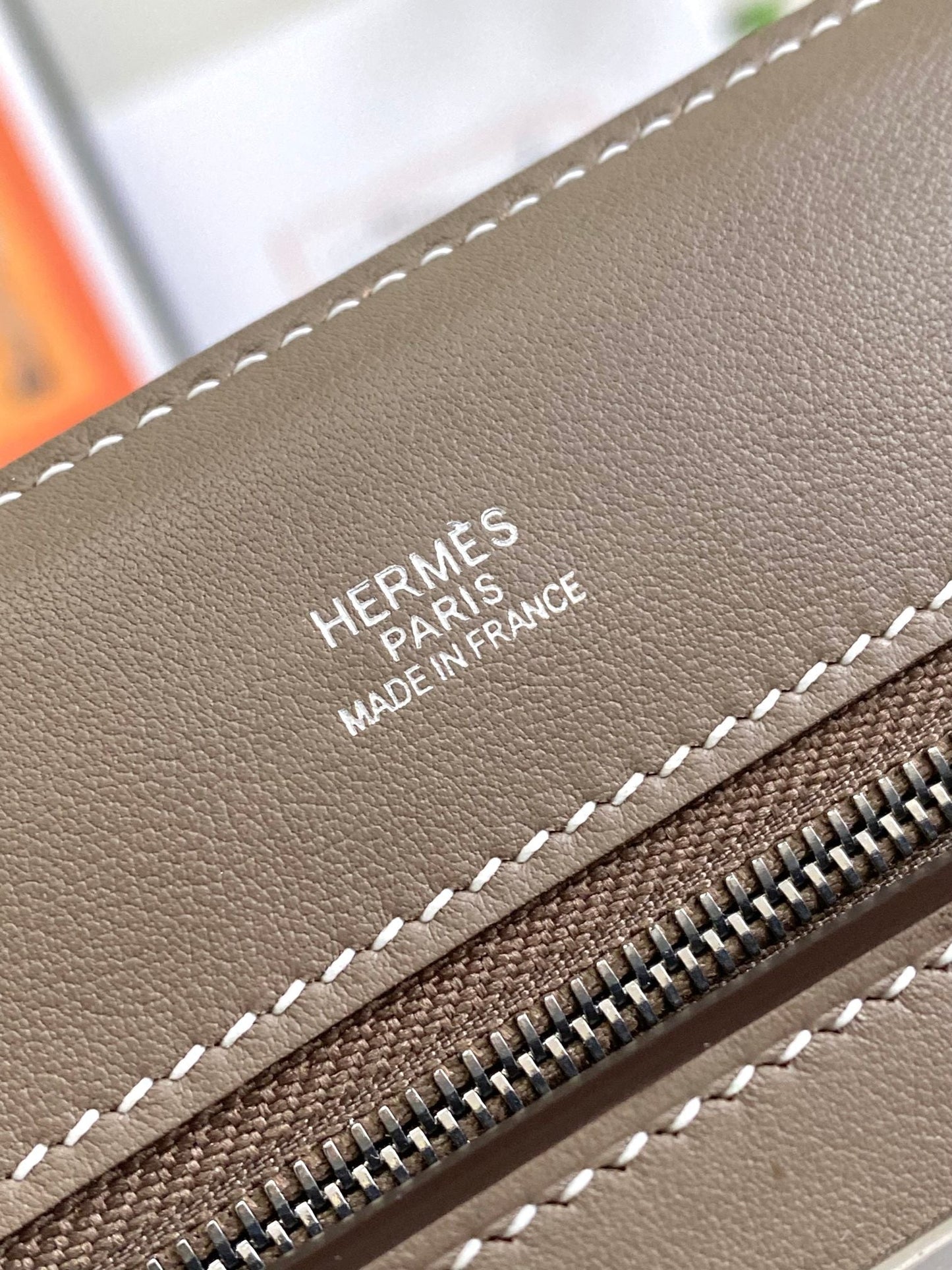 Bolso mini HM 24/24 de 21 cm, piel Etoupe Evercolor, herrajes plateados