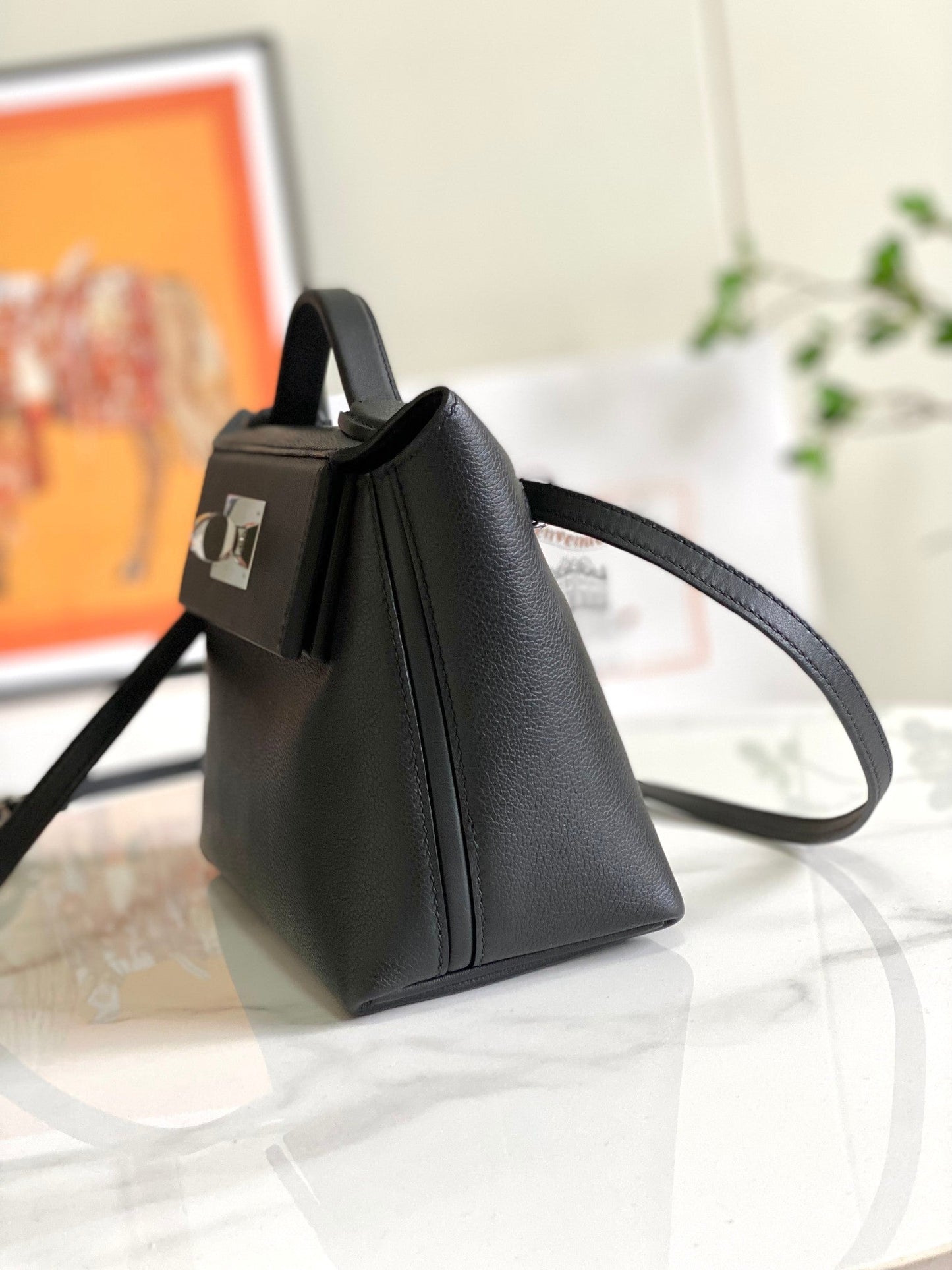 Bolso mini HM 24/24 de 21 cm, piel Evercolor negra, herrajes plateados