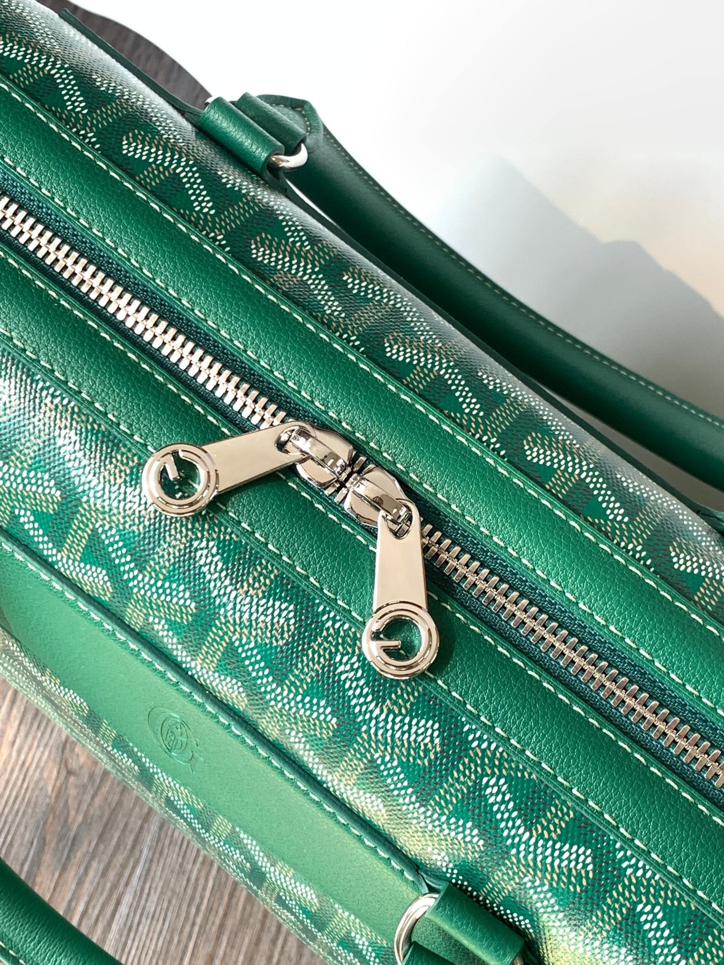 PORTE-DOCUMENTS CISALPIN 39 EN TOILE GOYARDINE VERTE ET CUIR DE VEAU