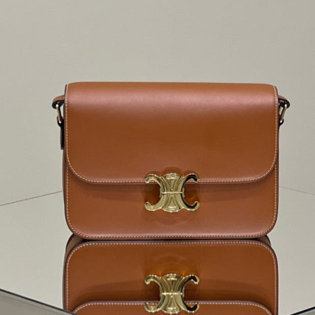 MINI CLAUDE 22 PIEL DE BECERRO BRILLANTE MARRÓN CANELA