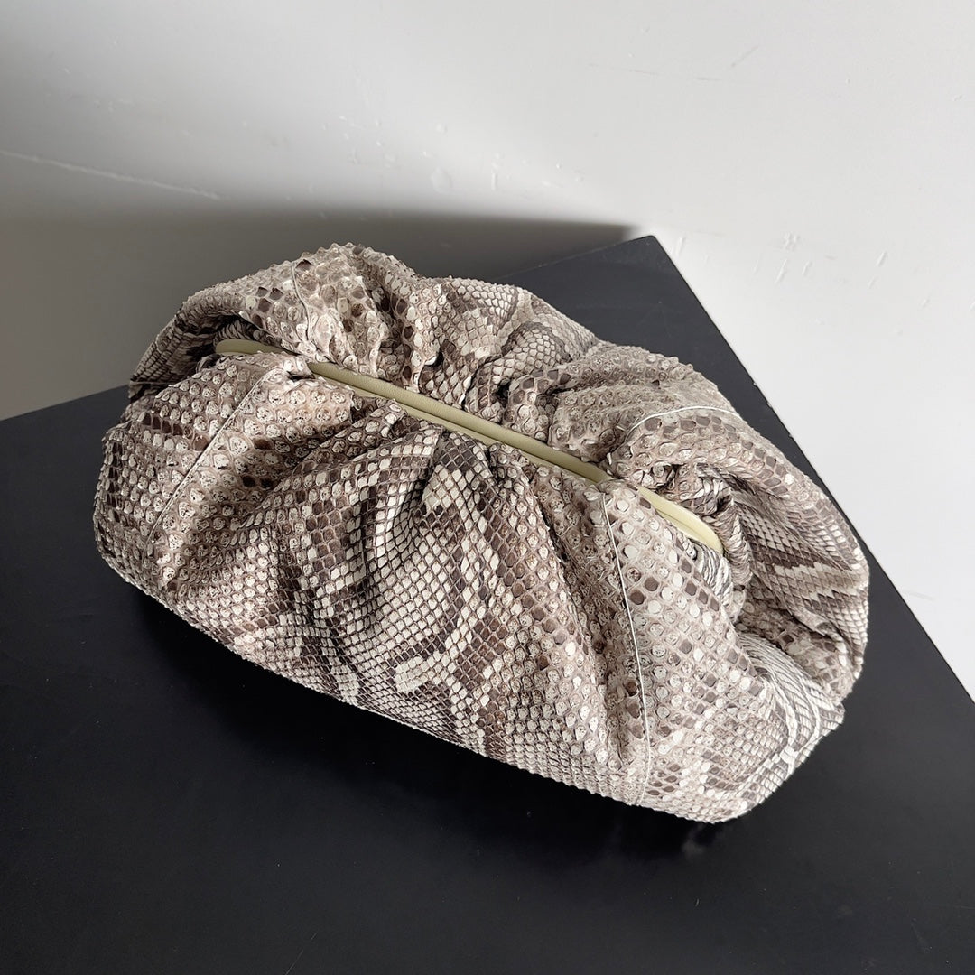 Pochette BV 38 cm en python avec finitions en cuir 209318