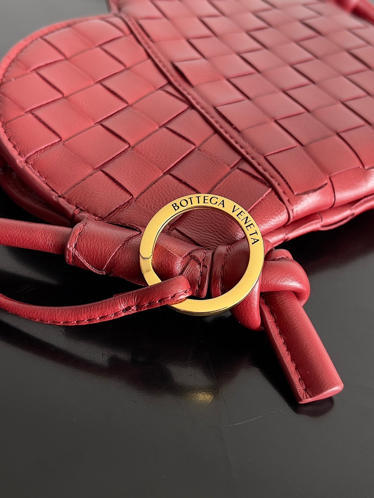 Bolso BV Solstice pequeño de 22 cn en piel de becerro roja 209088