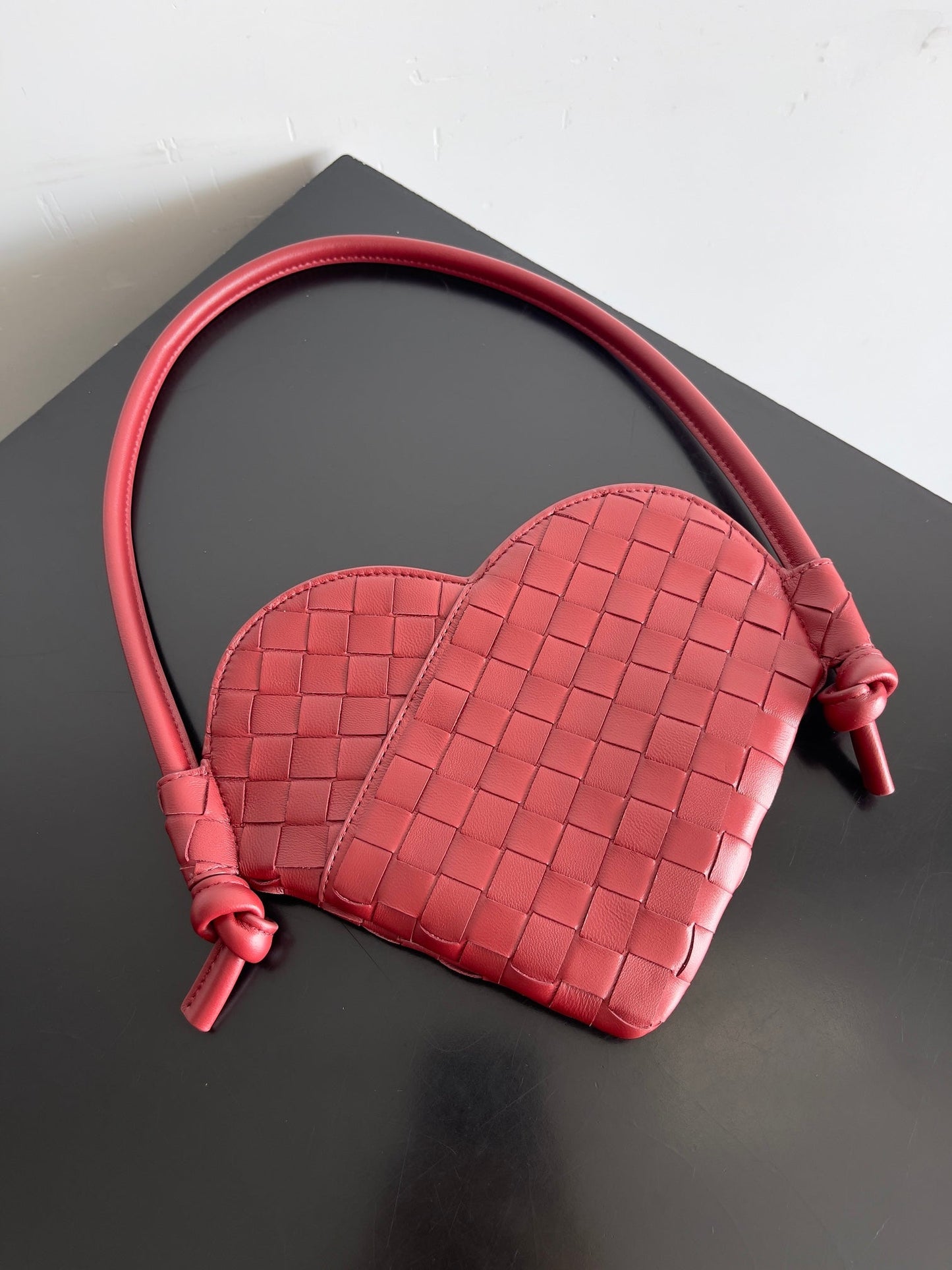 Bolso BV Solstice pequeño de 22 cn en piel de becerro roja 209088