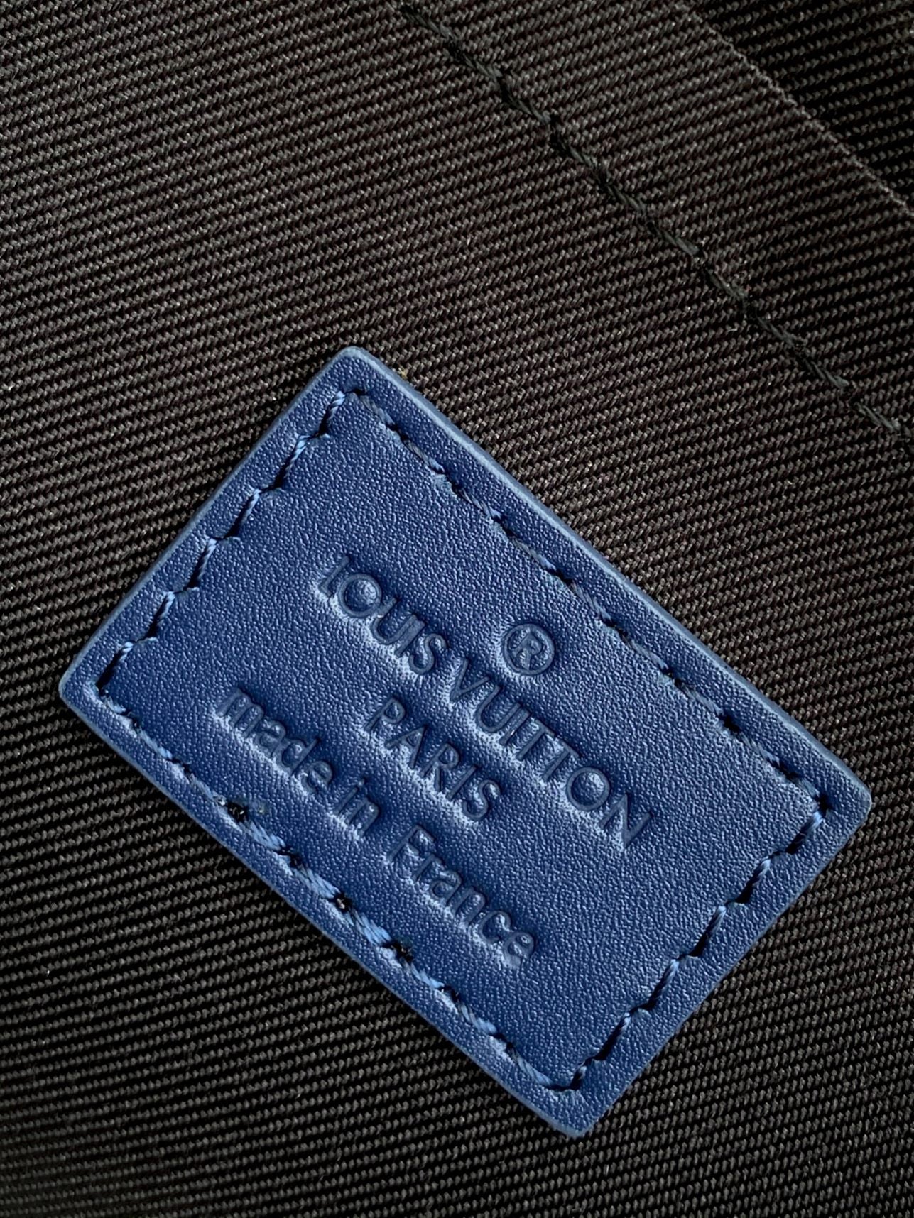 BOLSO BANDOLERA PILOT 30 EN PIEL DE BECERRO AZUL MARINO