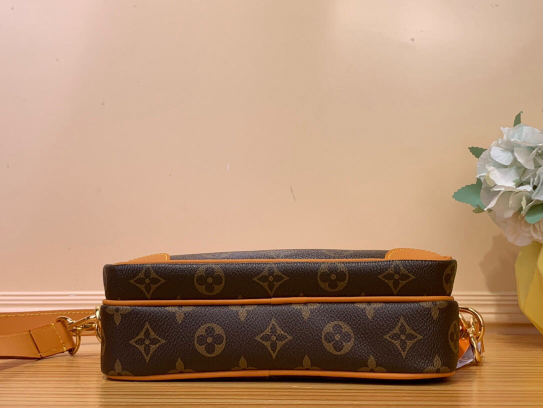 Sac à main LV Nil Bd en toile monogrammée marron 205328