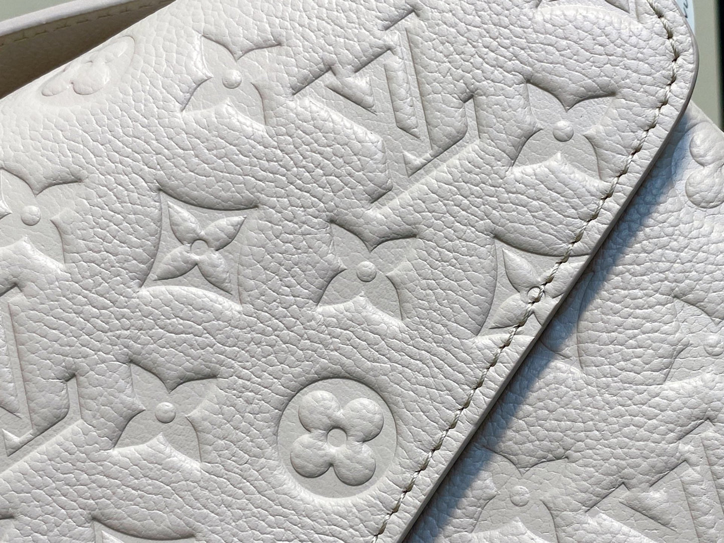 LV Pochette Metis 25cm Monograma blanco Empreinte Cuero 331021