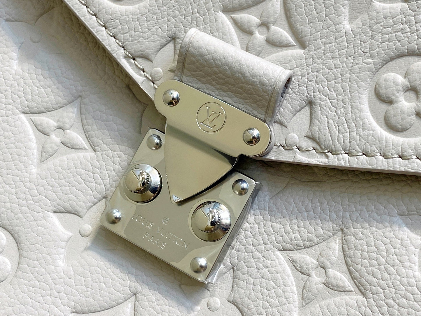 LV Pochette Metis 25cm Monograma blanco Empreinte Cuero 331021
