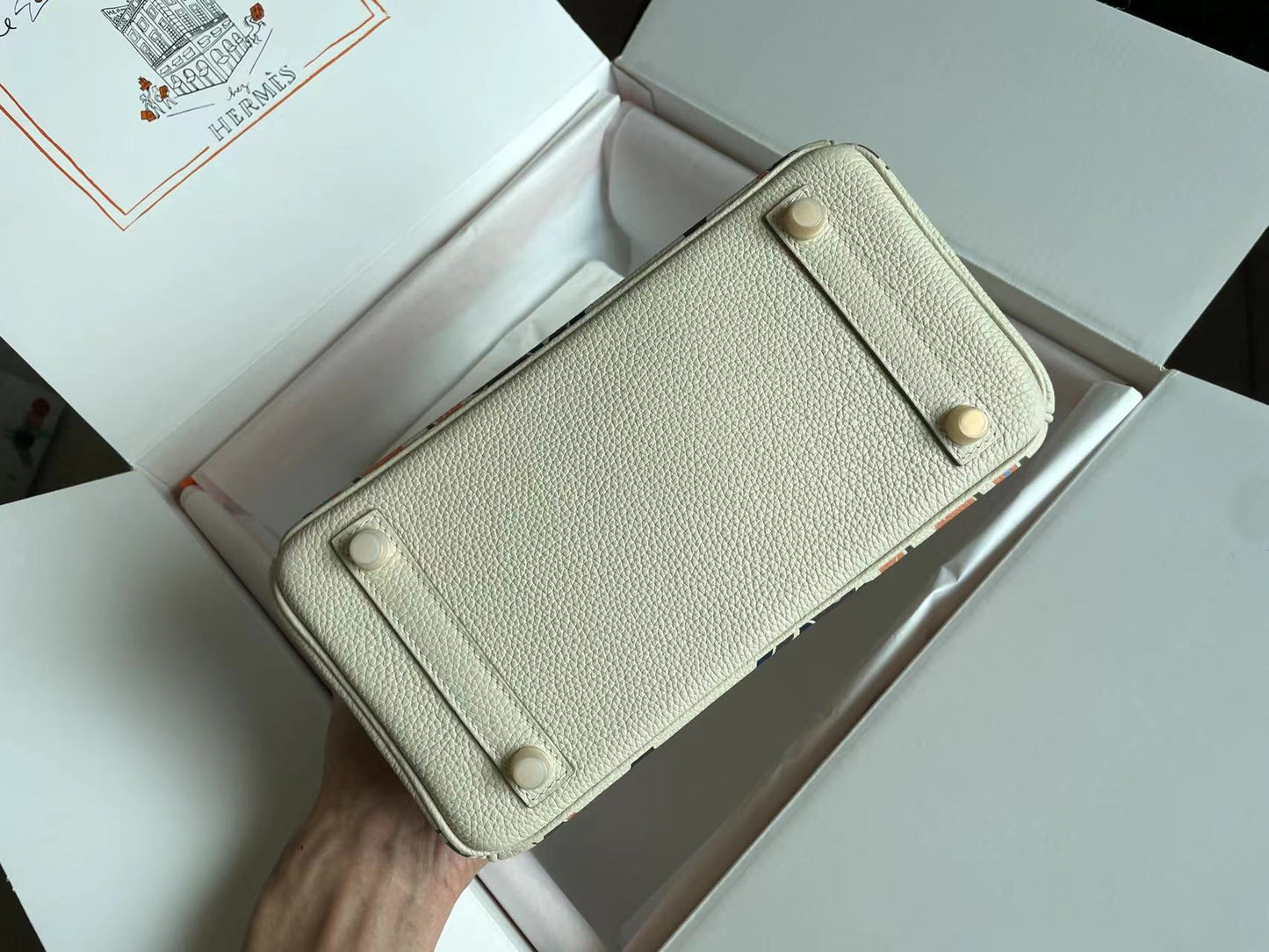 BOLSO BIRKIN 25 DE PIEL DE BECERRO BLANCA Y CREMA CON PEGATINA DE COLOR (HECHO BAJO PEDIDO)