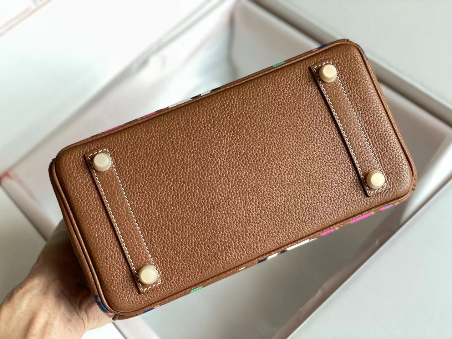 BOLSO BIRKIN 25 DE PIEL DE BECERRO MARRÓN CHOCOLATE CON ETIQUETA DE COLOR (HECHO BAJO PEDIDO)