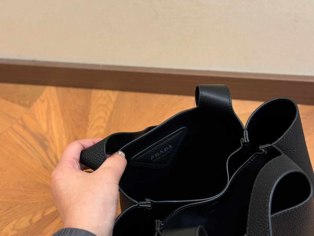 SAC PANIER PRA 25 EN CUIR DE VEAU NOIR