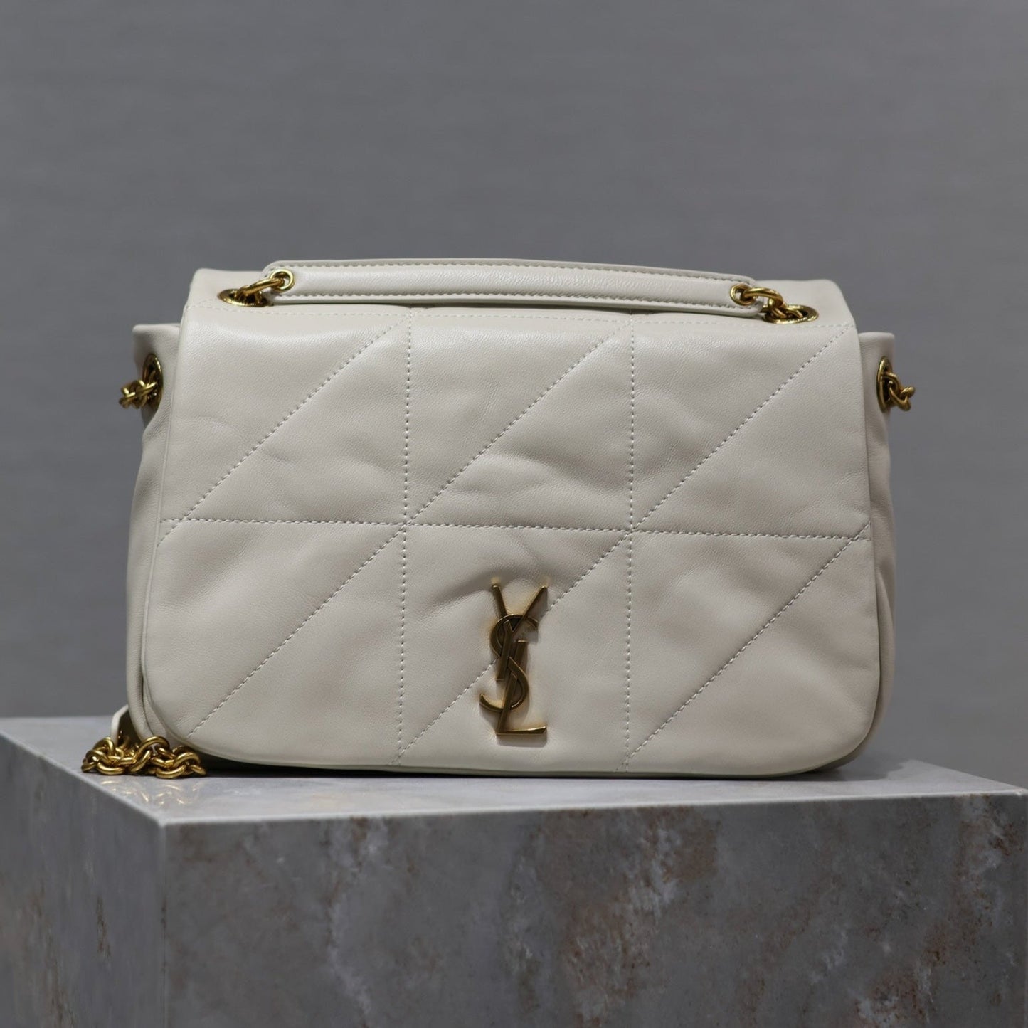 BOLSO PEQUEÑO JAMIE 4.3 25 EN PIEL DE CORDERO BLANCA CON HERRAJES DORADOS