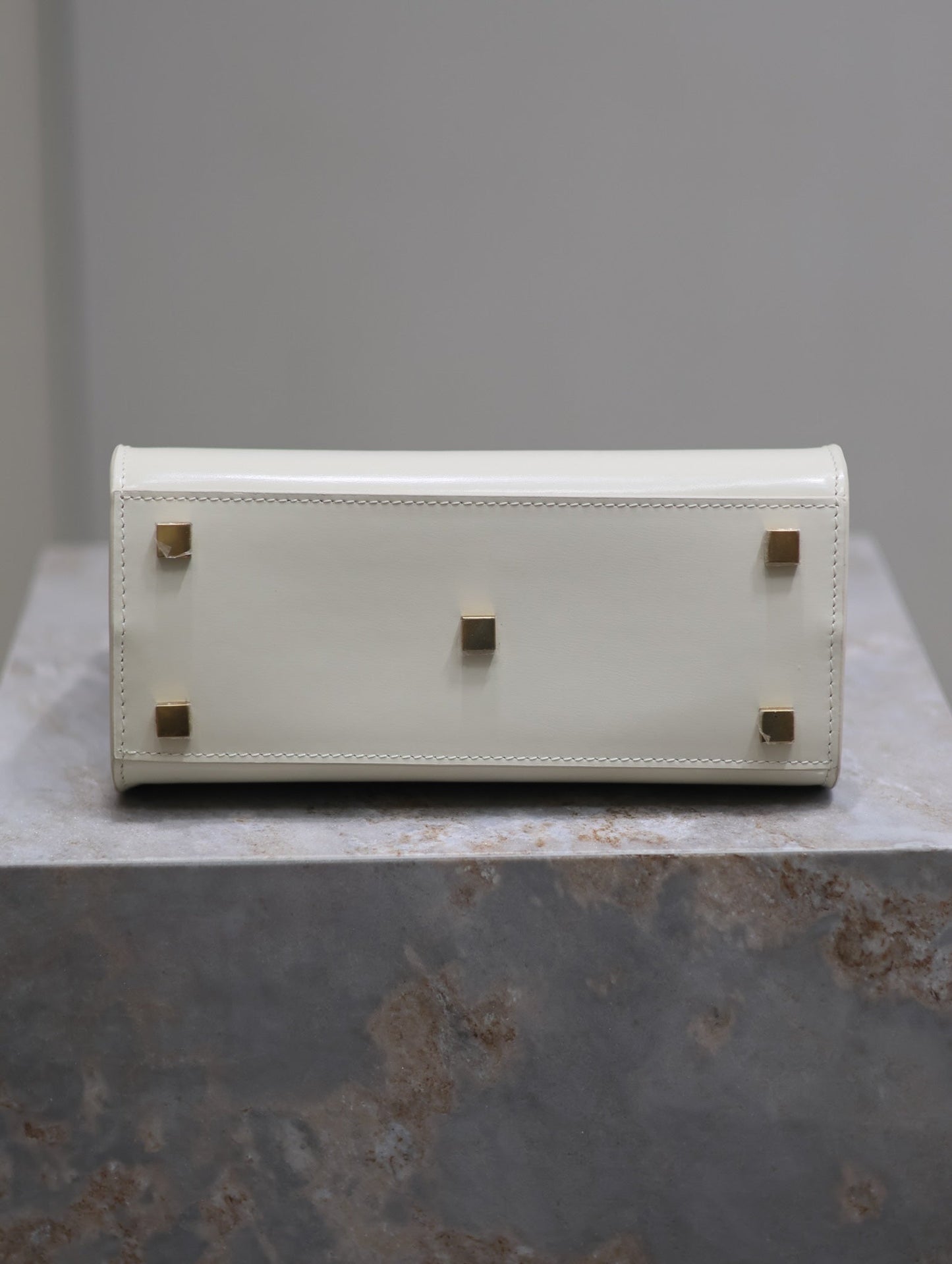 PETIT SAC À MAIN MANHATTAN 21 EN CUIR DE VEAU BLANC, QUINCAILLERIE DORÉE