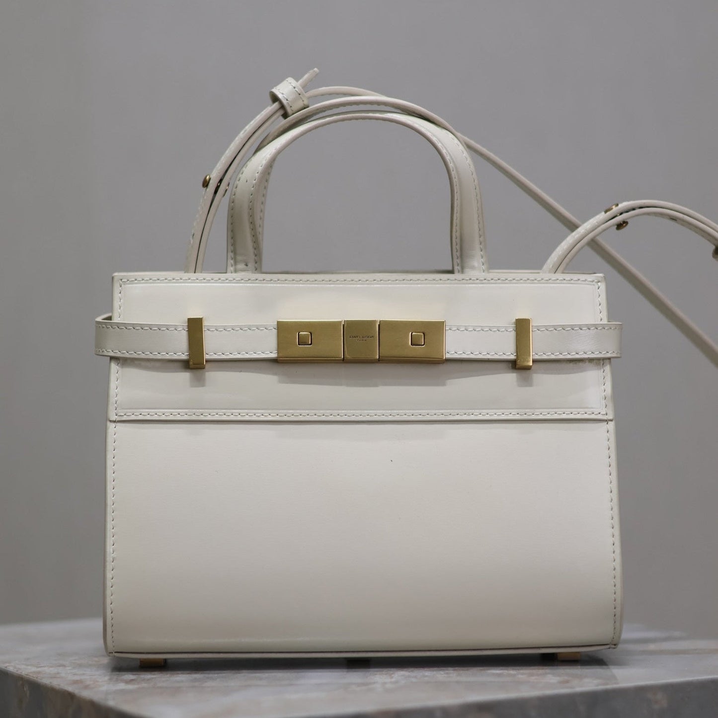 PETIT SAC À MAIN MANHATTAN 21 EN CUIR DE VEAU BLANC, QUINCAILLERIE DORÉE