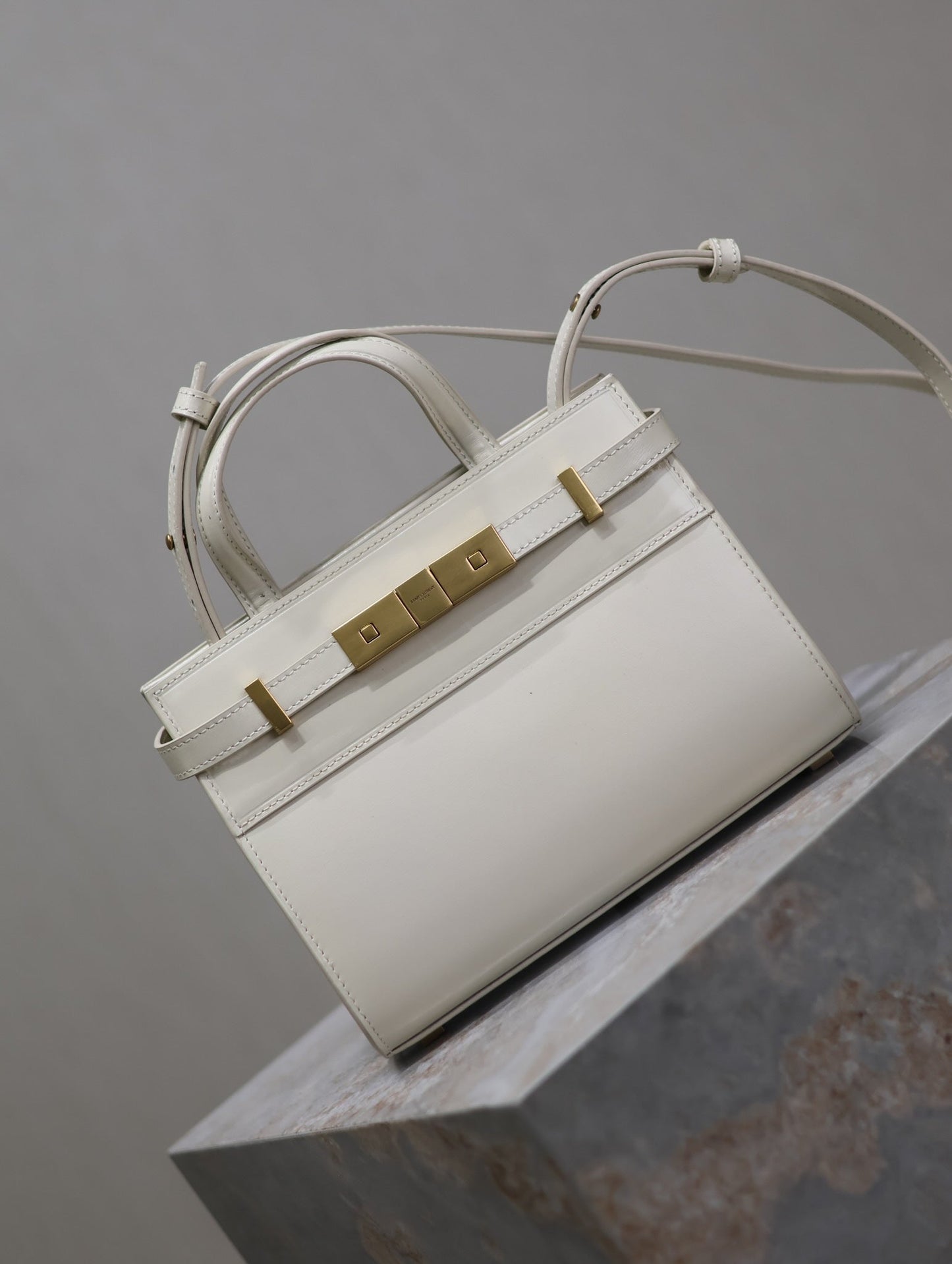 PETIT SAC À MAIN MANHATTAN 21 EN CUIR DE VEAU BLANC, QUINCAILLERIE DORÉE