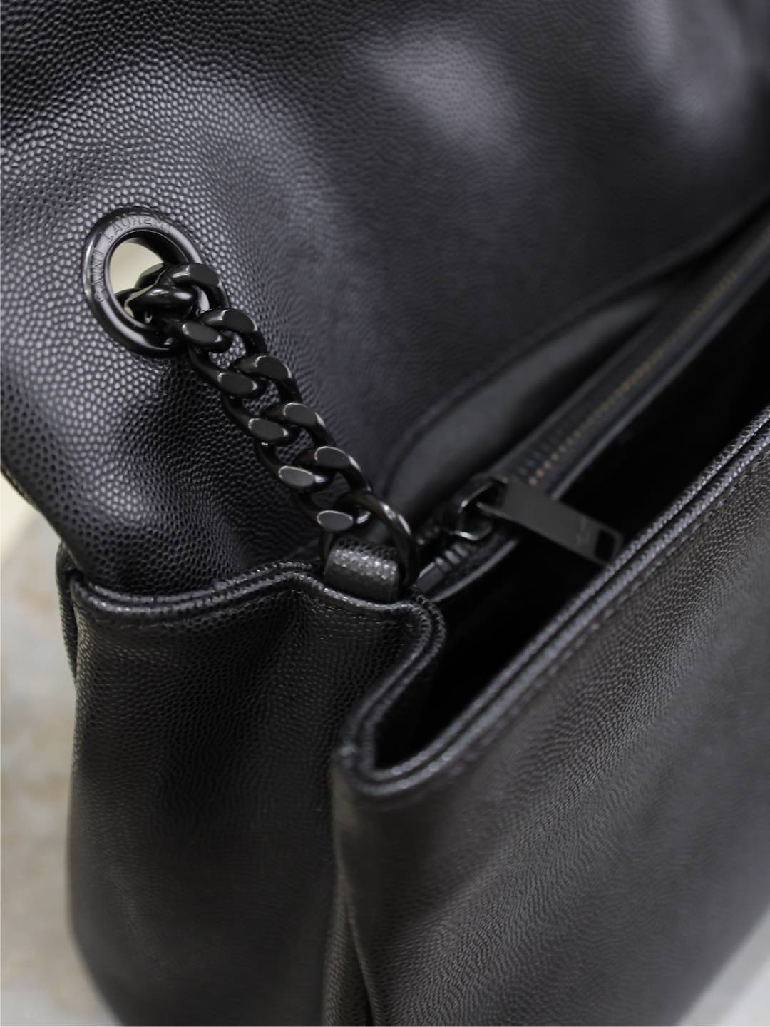 BOLSO PEQUEÑO WEST HOLLYWOOD DE 24 PIEL DE BECERRO NEGRA, HERRAJES NEGROS