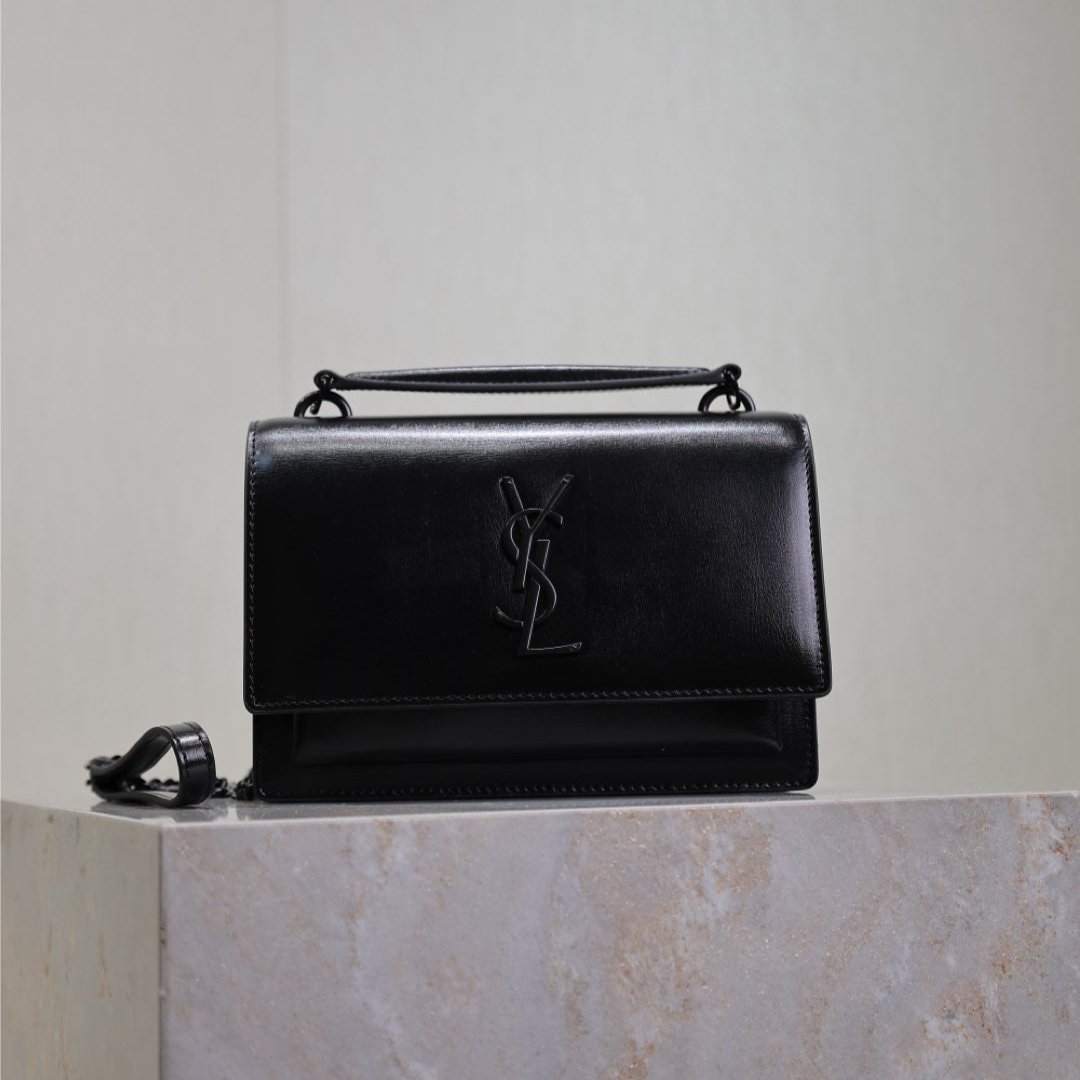 BOLSO PEQUEÑO SUNSET 19 EN PIEL DE BECERRO NEGRA, HERRAJES NEGROS