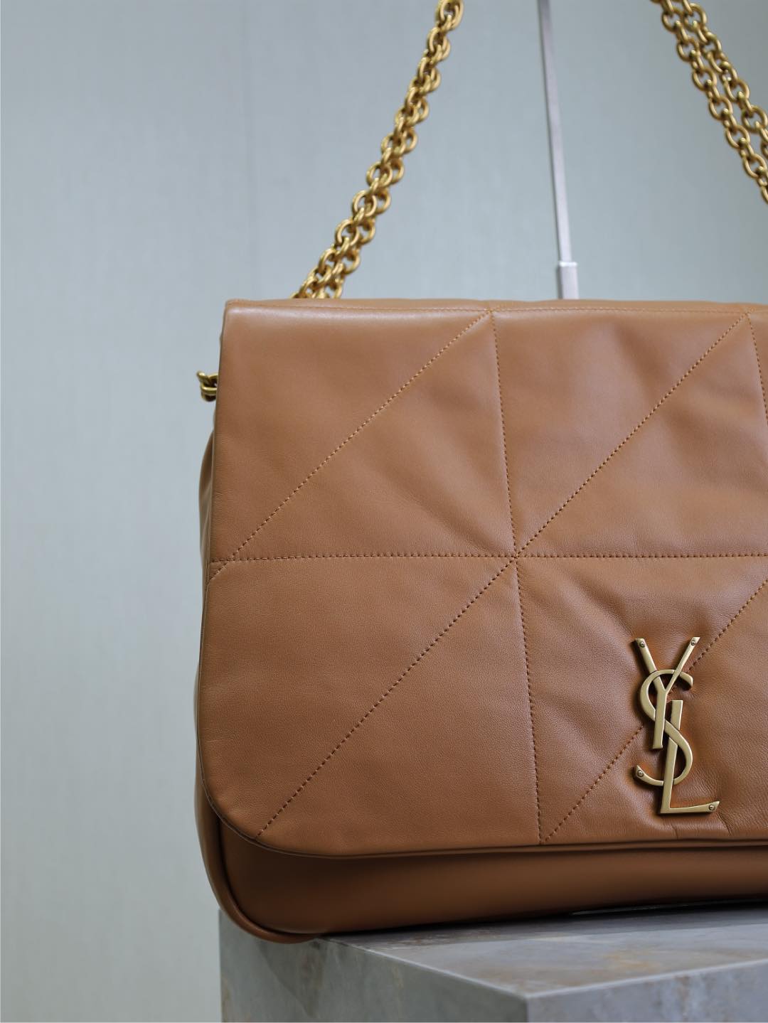 BOLSO GRANDE JAMIE 4.3 43 EN PIEL DE CORDERO LISA MARRÓN BRONCE CON HERRAJES DORADOS