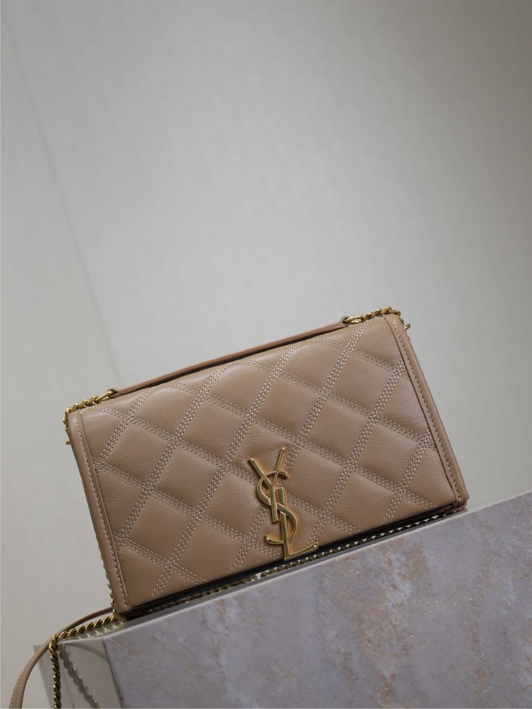BECKY 22 EN CUIR D'AGNEAU MATELASSÉ MARRON MOYEN QUINCAILLERIE DORÉ