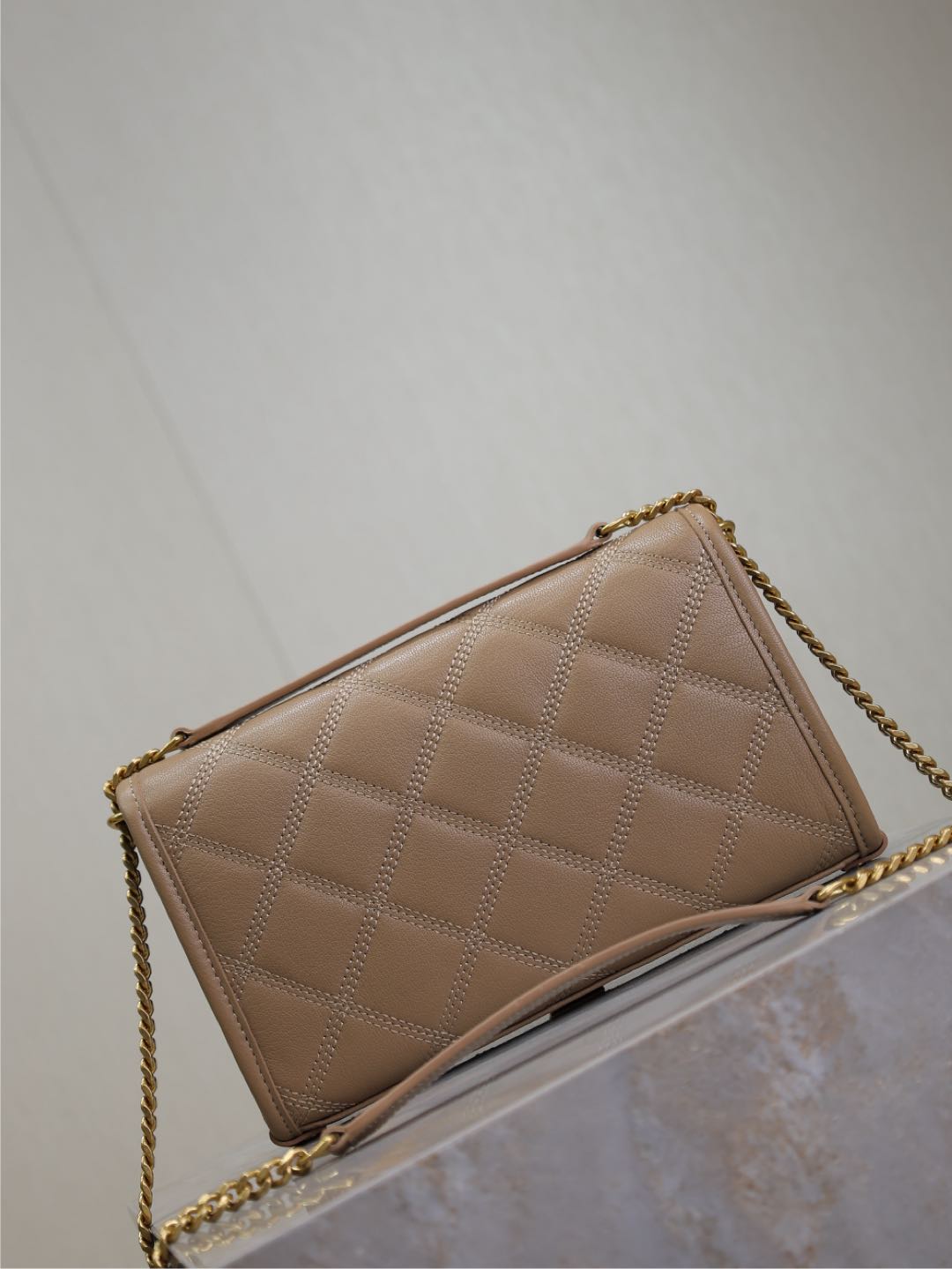BECKY 22 EN CUIR D'AGNEAU MATELASSÉ MARRON MOYEN QUINCAILLERIE DORÉ