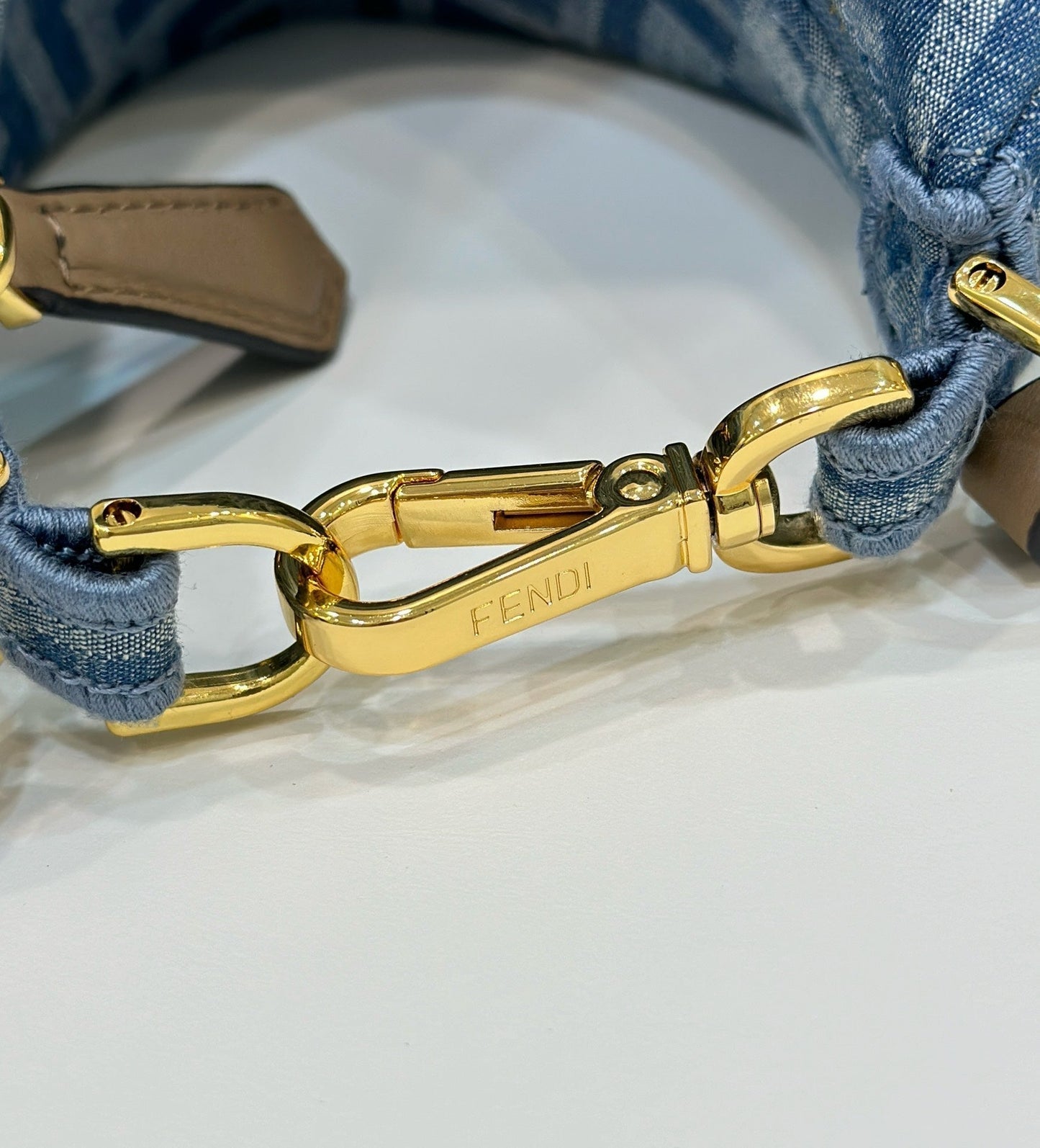 BOLSO FENDIGRAPHY MINI 20 EN TELA VAQUERA AZUL EGEO CON HERRAJES DORADOS