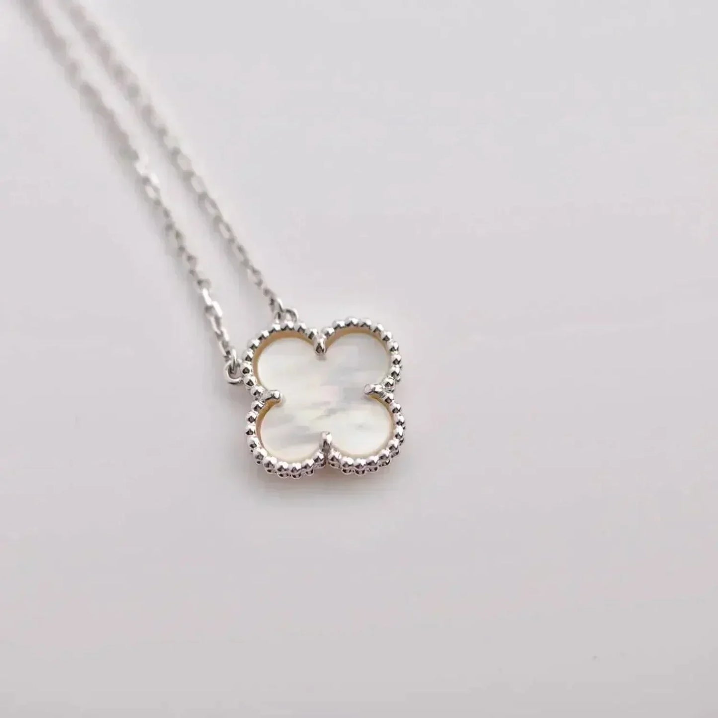 DIANA CLOVER 15MM NACRE BLANCHE ARGENT