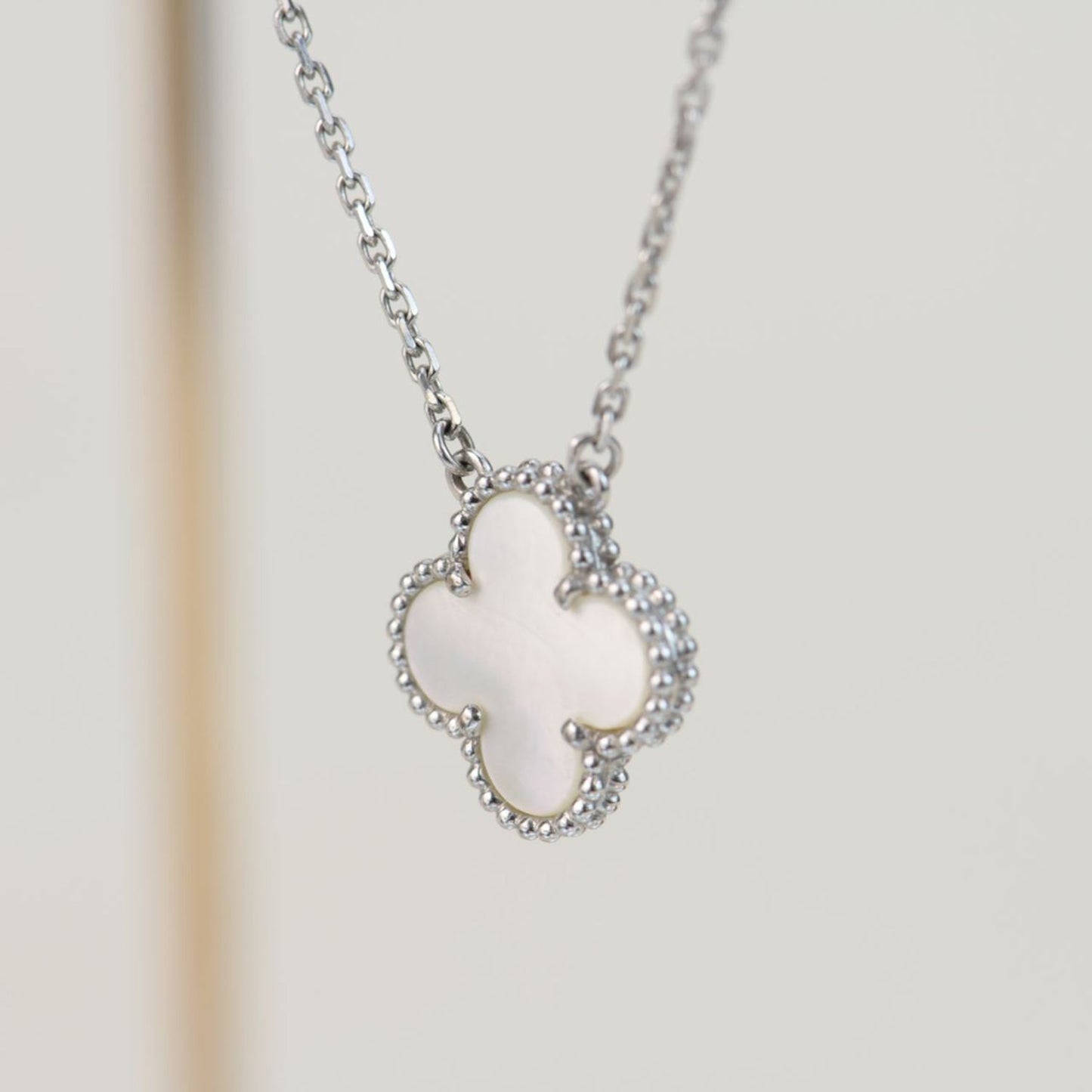 DIANA CLOVER 15MM NACRE BLANCHE ARGENT