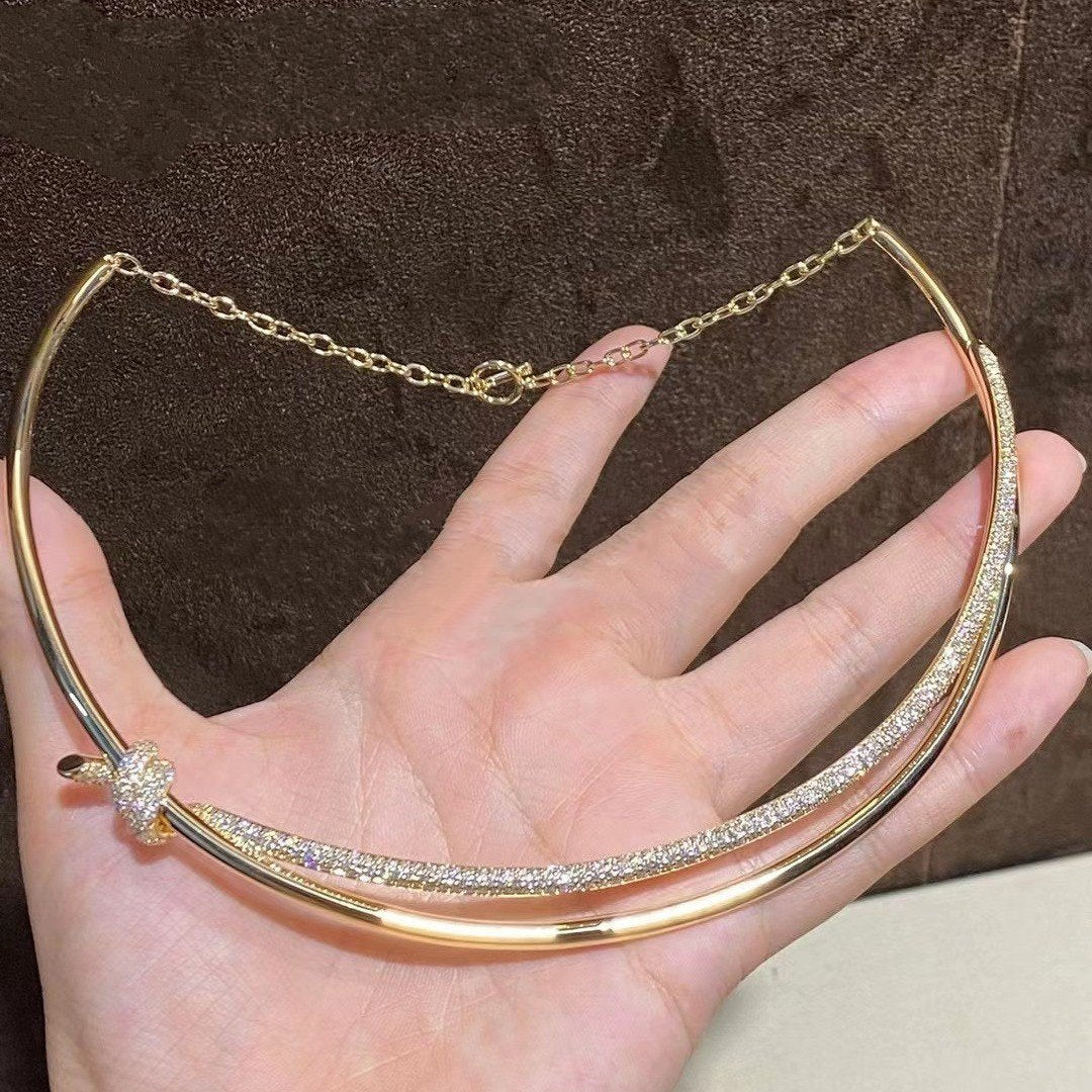 COLLAR DE DOBLE HILERA CON NUDO EN ORO AMARILLO CON DIAMANTES
