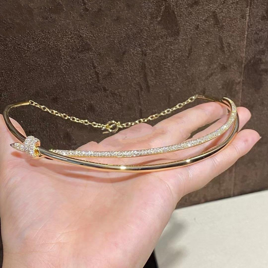 COLLAR DE DOBLE HILERA CON NUDO EN ORO AMARILLO CON DIAMANTES
