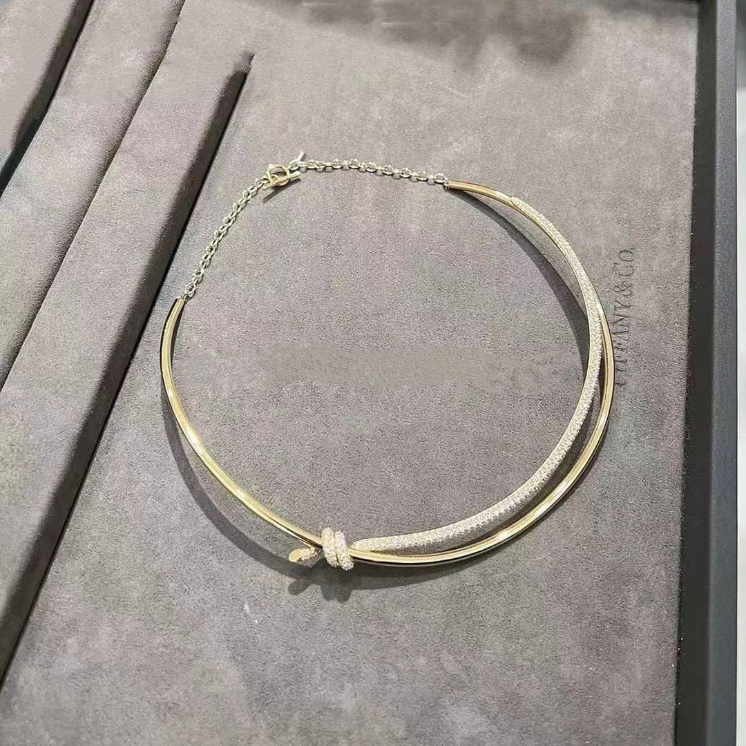 COLLAR DE DOBLE HILERA CON NUDO EN ORO AMARILLO CON DIAMANTES
