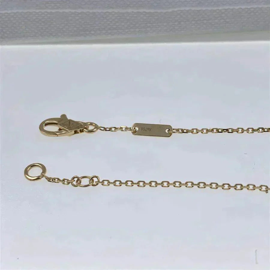 DIANA CLOVER CARNELIAN SINGLE FLOWER BRACELET